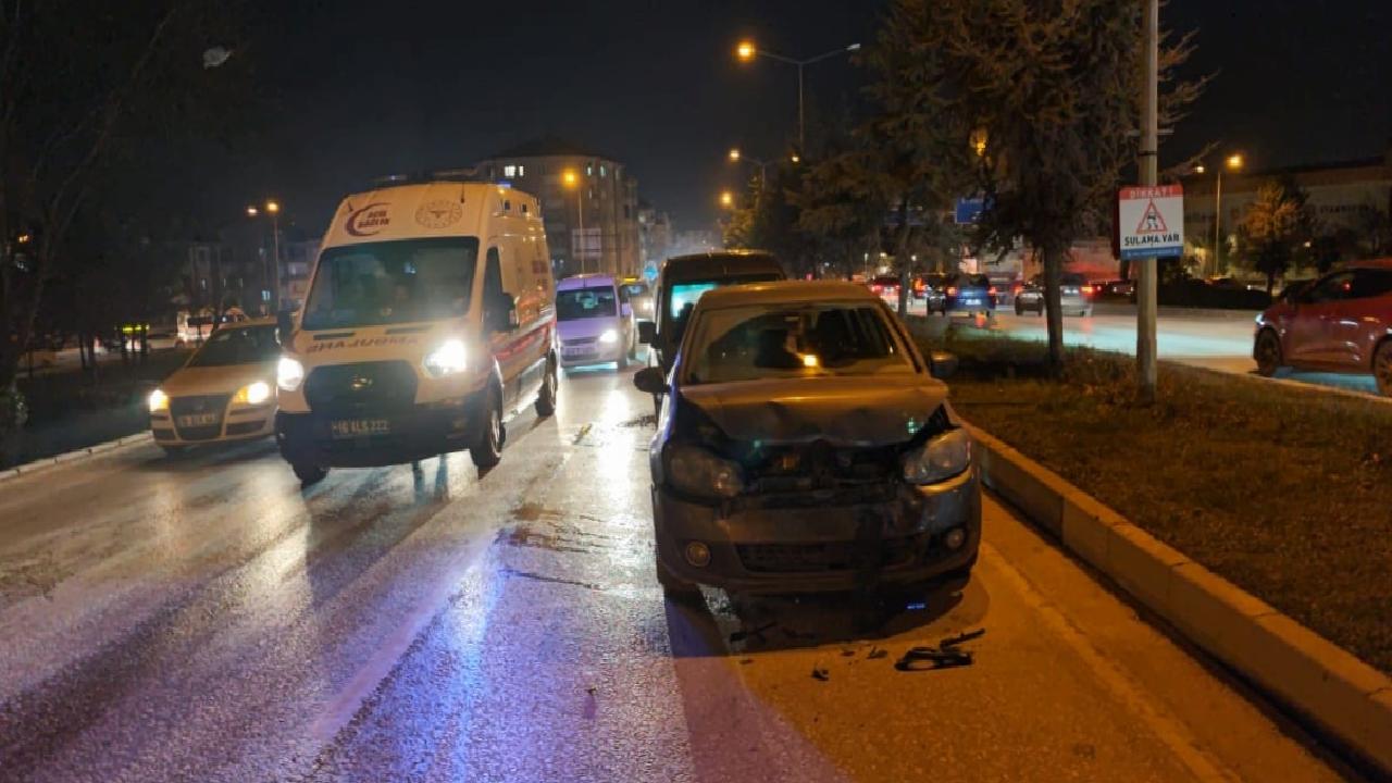 Bursa’da 4 otomobilin karıştığı kazada 2 kişi yaralandı