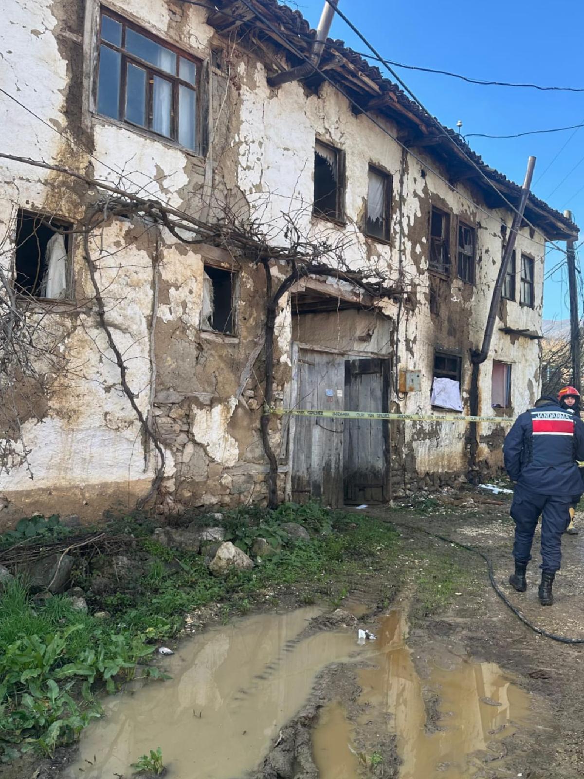 Bursa’da evde çıkan yangında 86 yaşındaki yaşlı adam öldü haberi