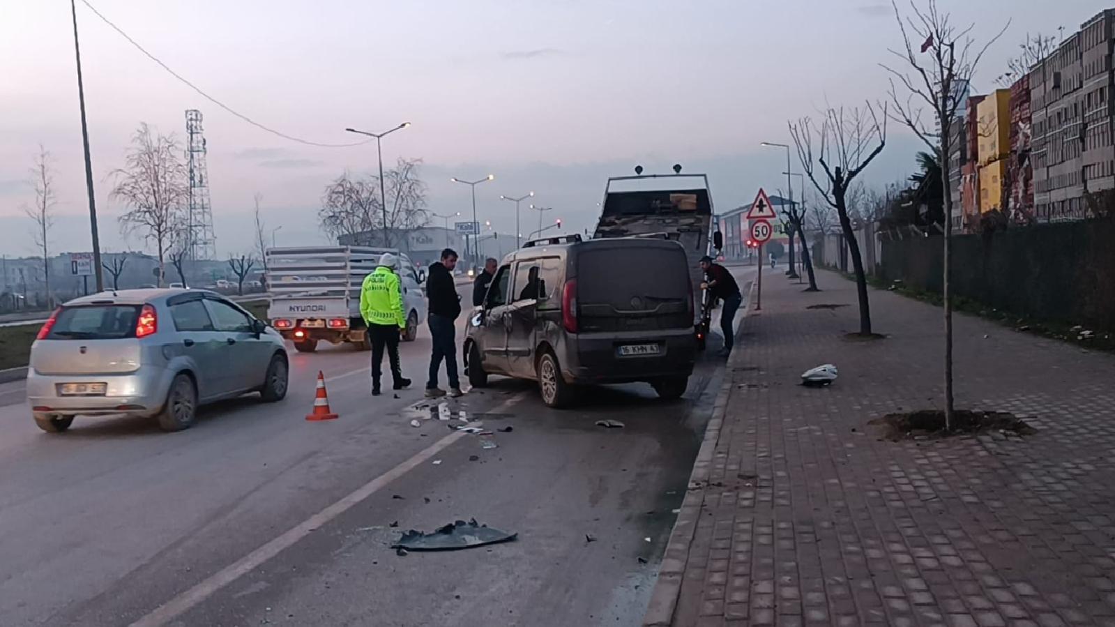 Bursa’da hafif ticari araçla otomobilin çarpışması sonucu 1 kişi yaralandı haberi