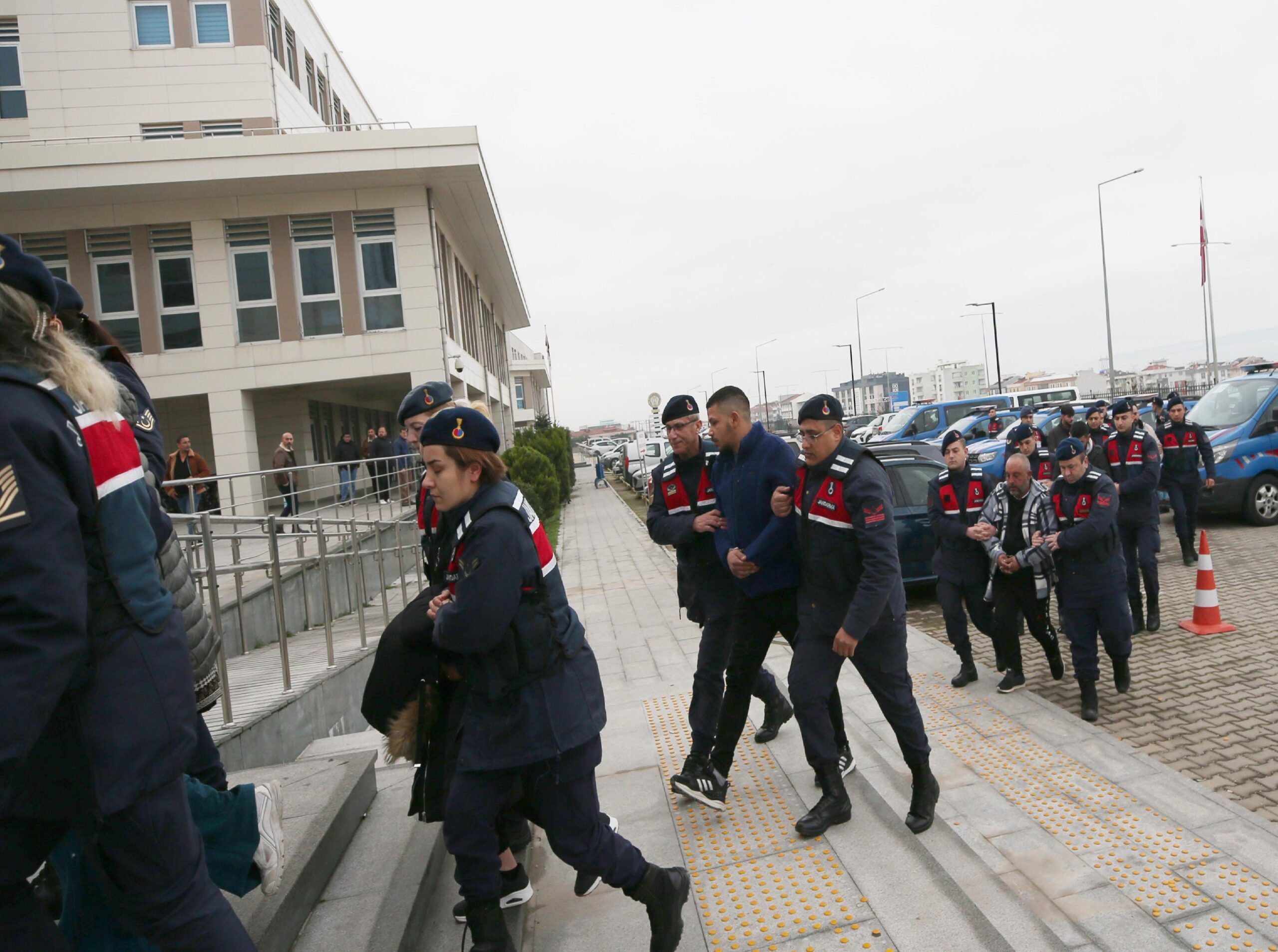 Çanakkale’de uyuşturucu operasyonunda yakalanan 10 zanlı tutuklandı haberi