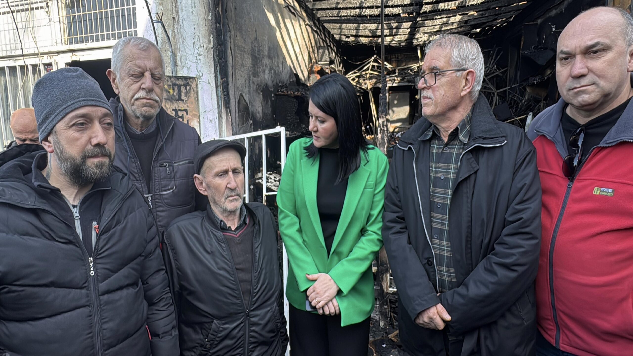 Edirne Belediye Başkanı Akın, yangında zarar gören iş yerlerini ziyaret etti haberi