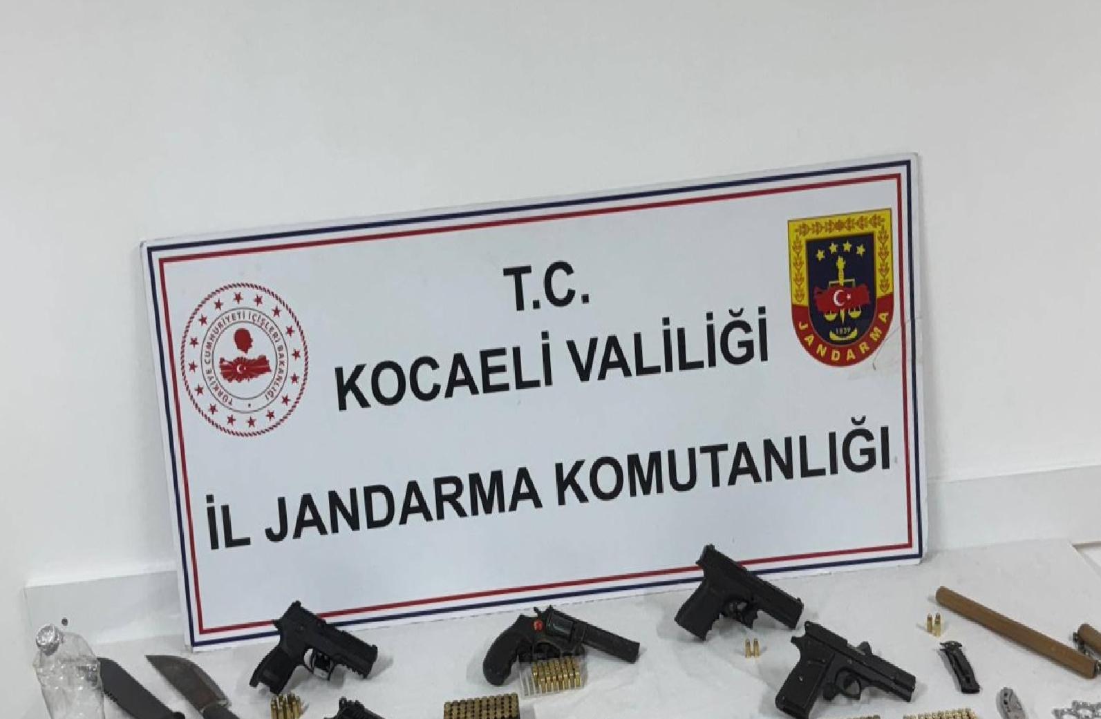 Kocaeli merkezli silah kaçakçılığı operasyonunda yakalanan 5 zanlı tutuklandı haberi