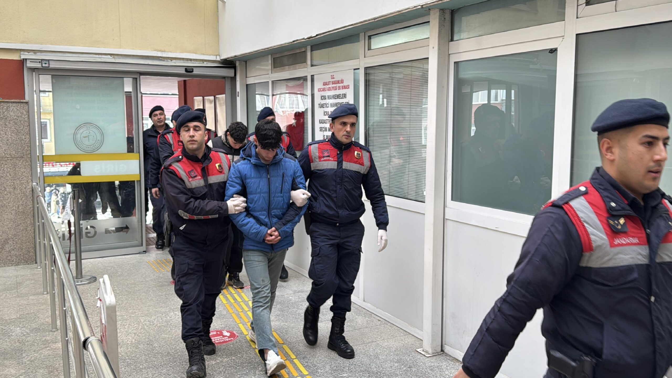 Kocaeli’de bir kişinin öldürülmesine ilişkin 2 zanlı tutuklandı haberi