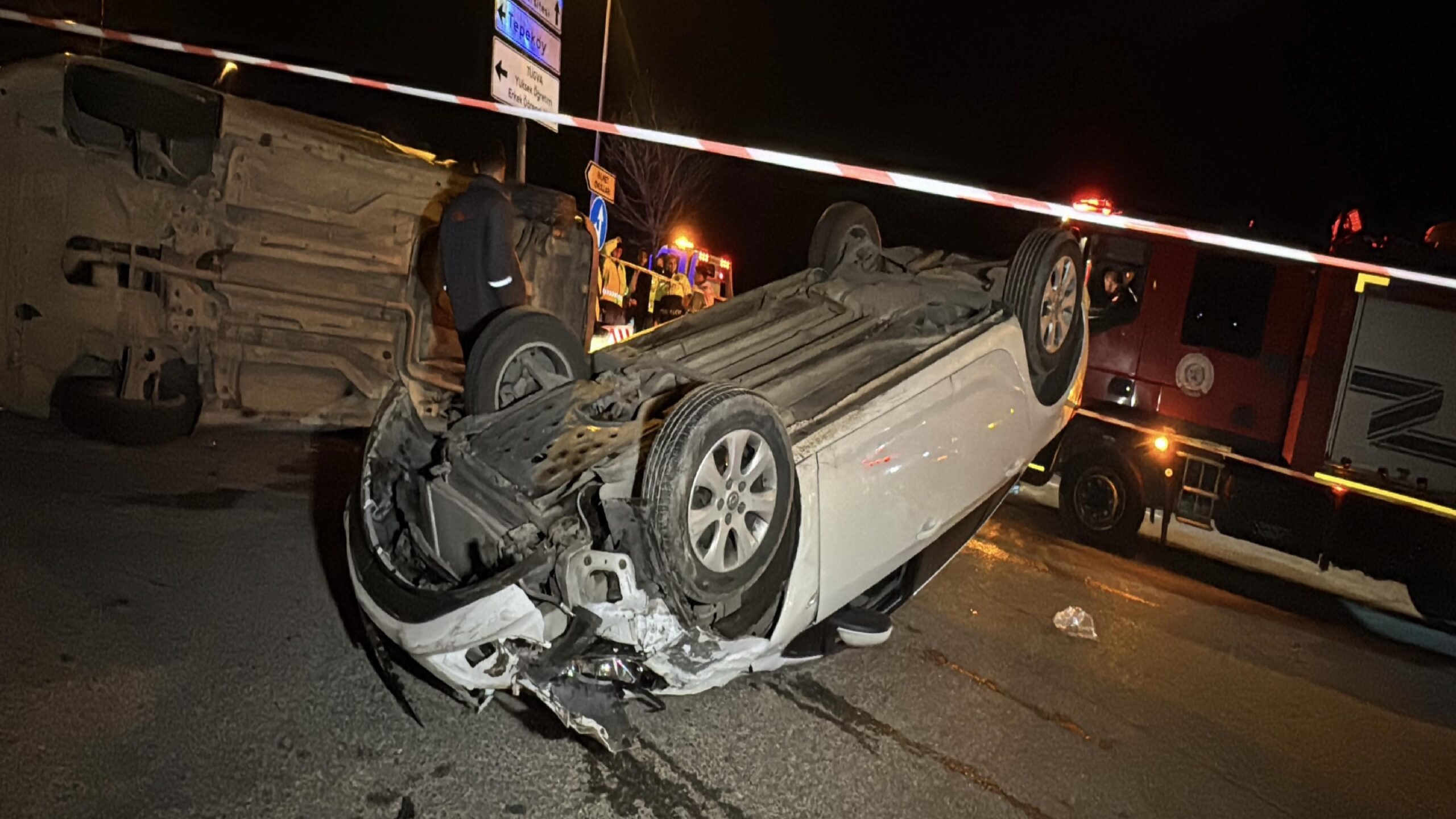 Kocaeli’de hafif ticari araç ile otomobilin çarpıştığı kazada 4 kişi yaralandı