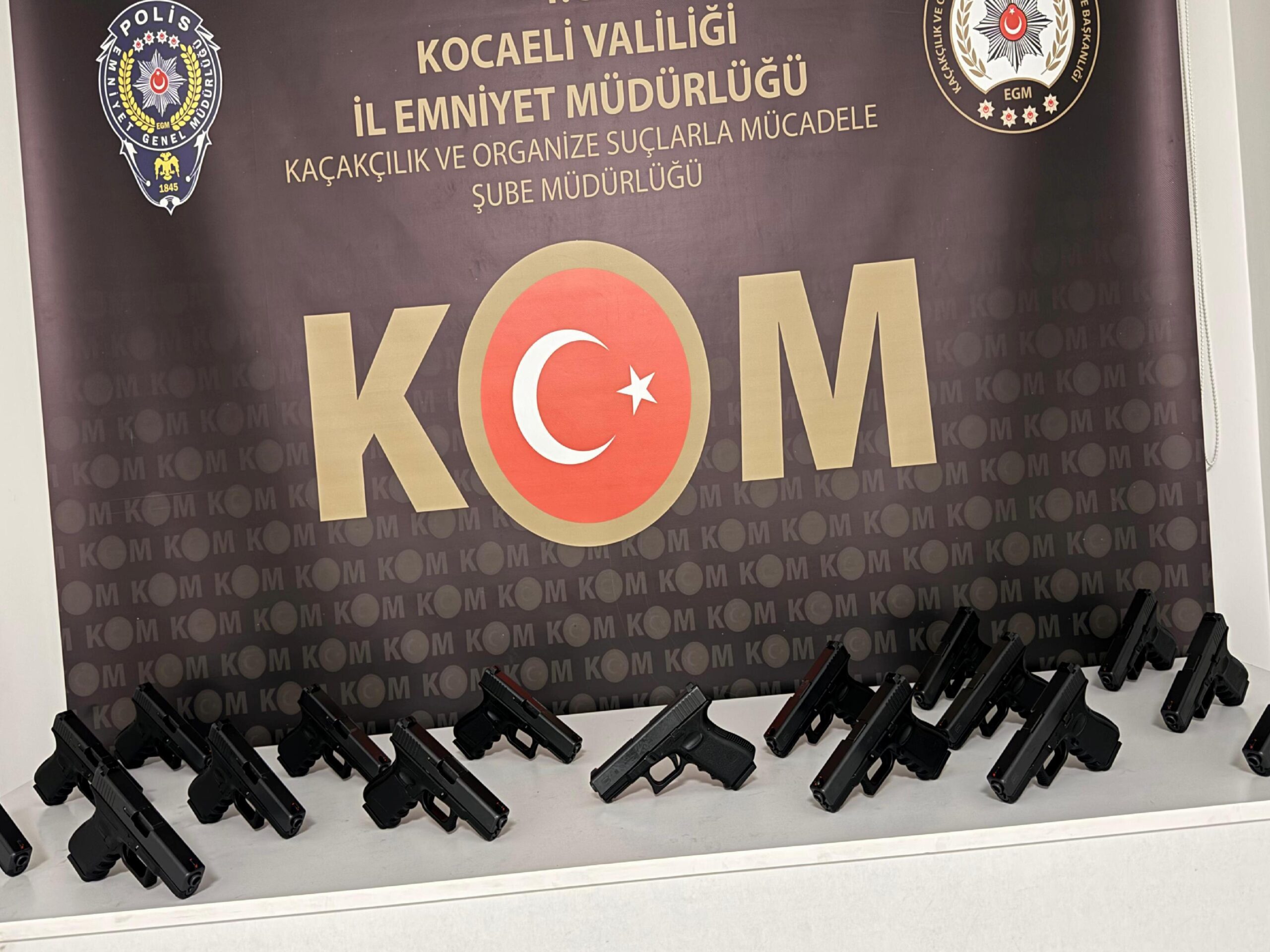 Kocaeli’de silah kaçakçılığı operasyonunda yakalanan 6 zanlı tutuklandı