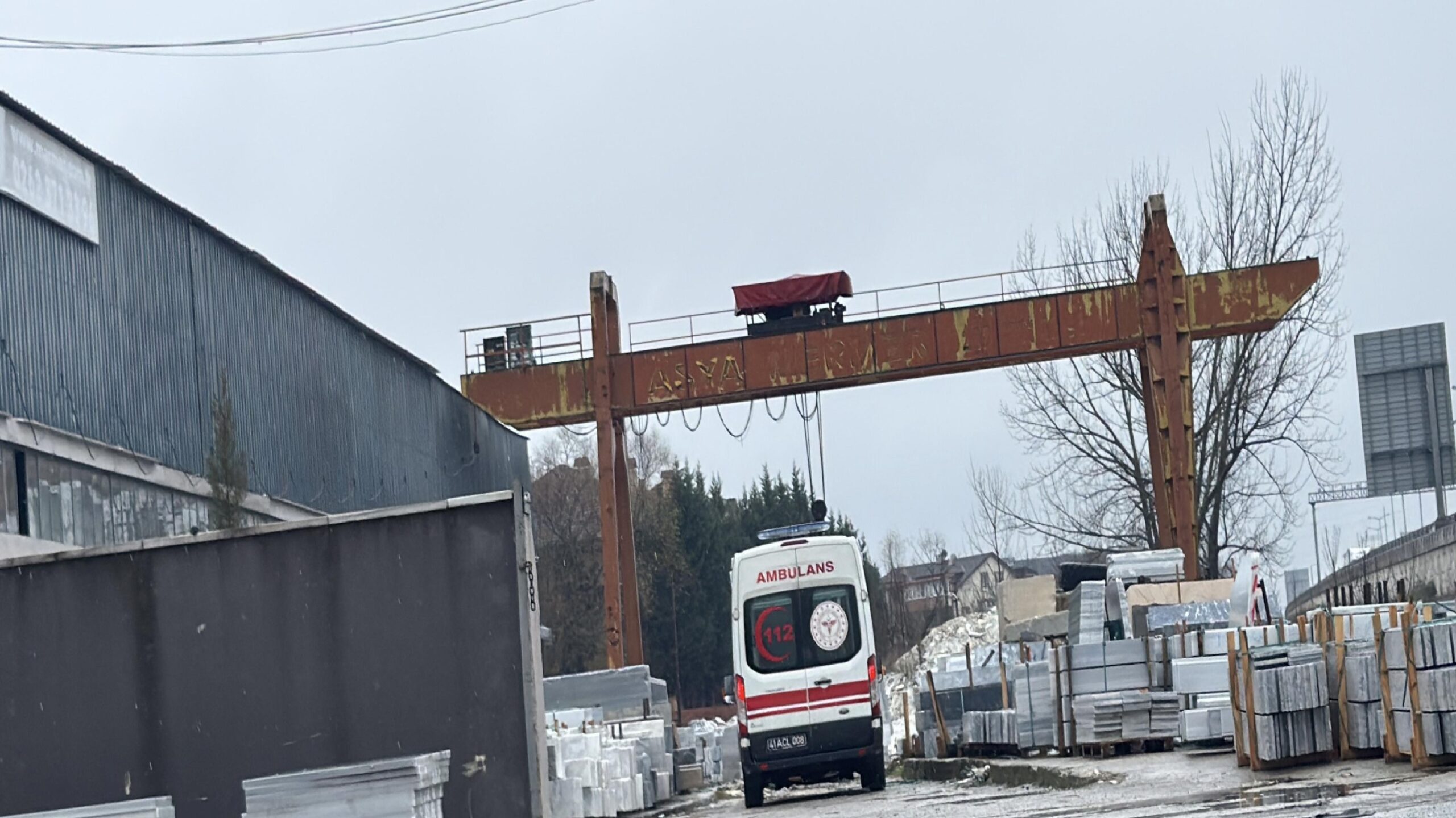 Kocaeli’de vinçten düşen emekçi öldü