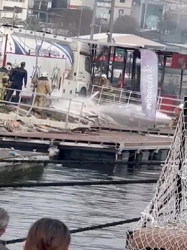 Pendik Marina’daki atık yağ depolama alanında çıkan yangın söndürüldü haberi