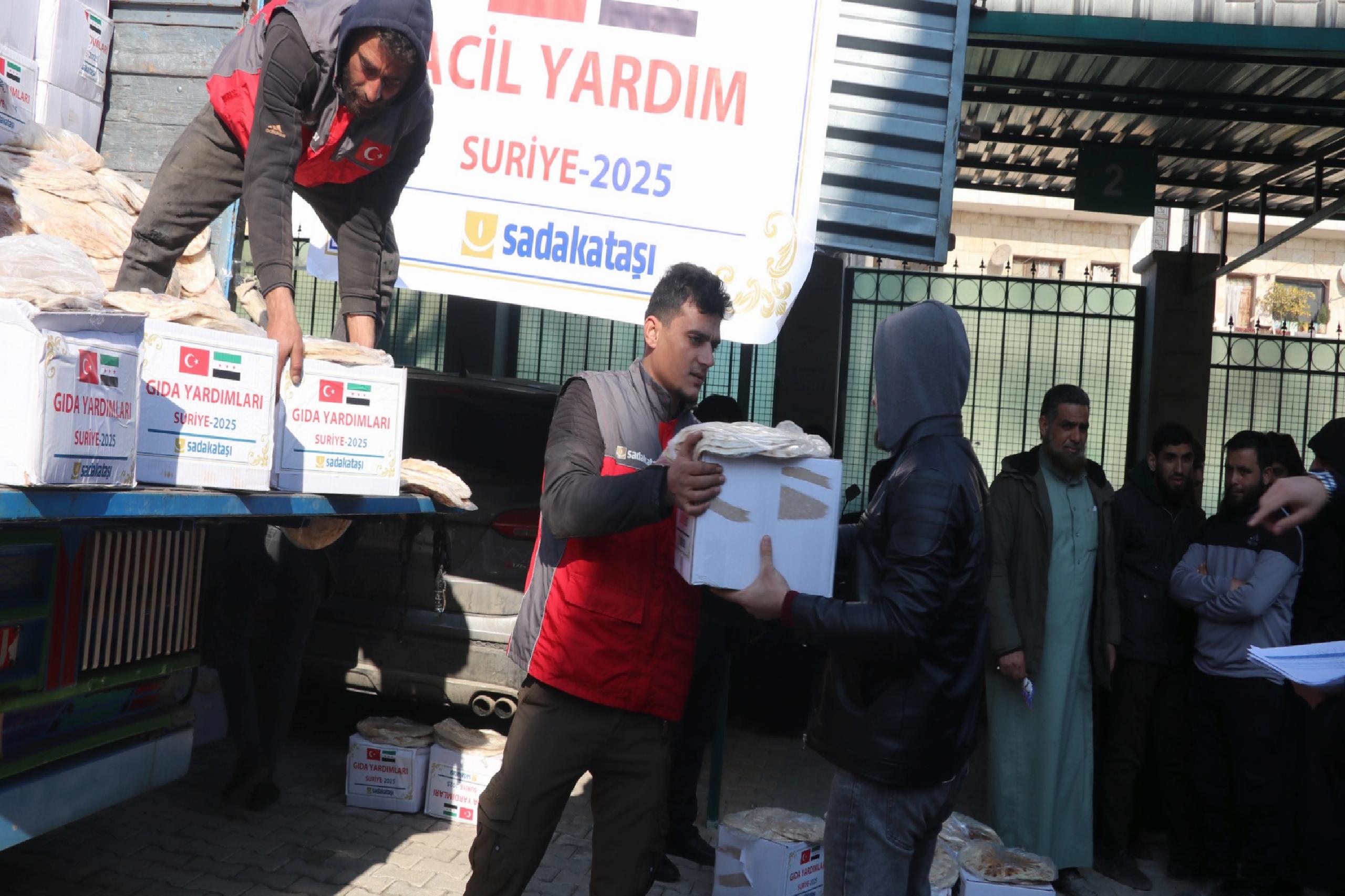 Sadakataşı Derneğinden İdlib’de 600 aileye kumanya yardımı