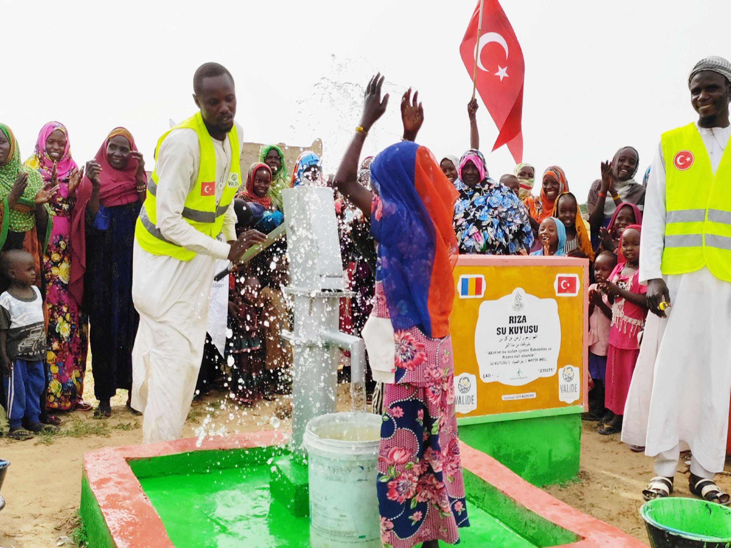 Valide İnsani Yardım Derneğinden Afrika ve Gazze’ye “su” yardımı