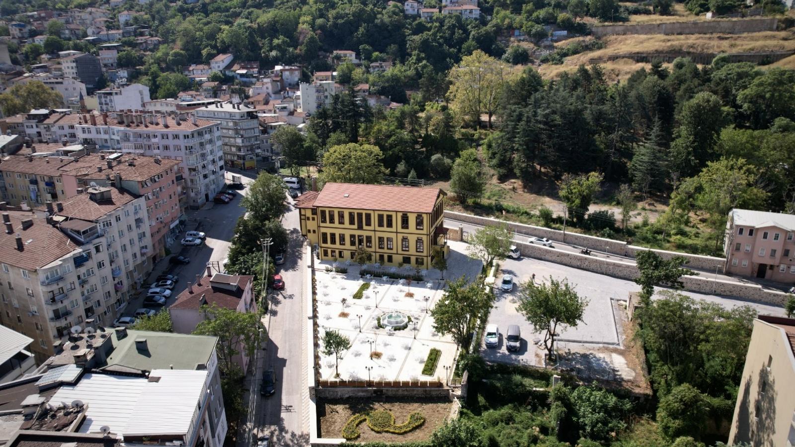 Yazar Alev Alatlı’nın adı Bursa’daki tarihi binada yaşatılıyor