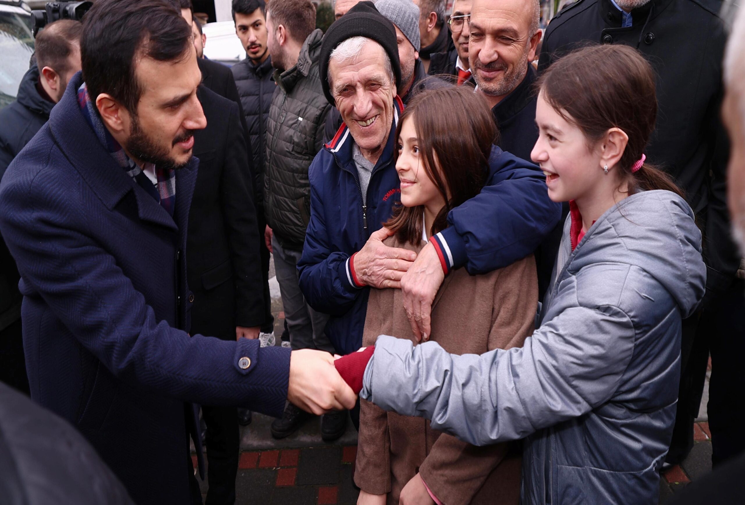 AK Parti İstanbul İl Başkanı Özdemir bazı ilçelere ziyarette bulundu haberi