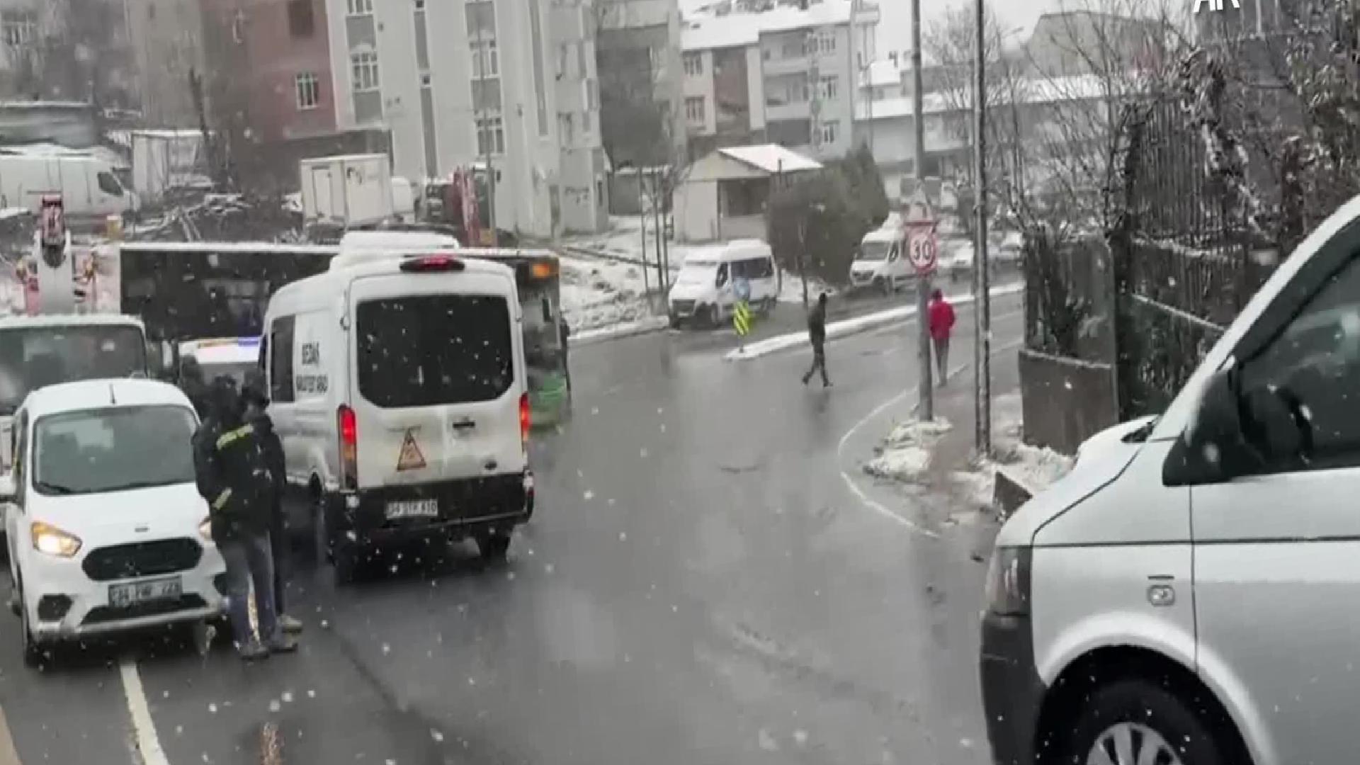 Arnavutköy’de yer altı kablolarının patlaması paniğe yol açtı haberi