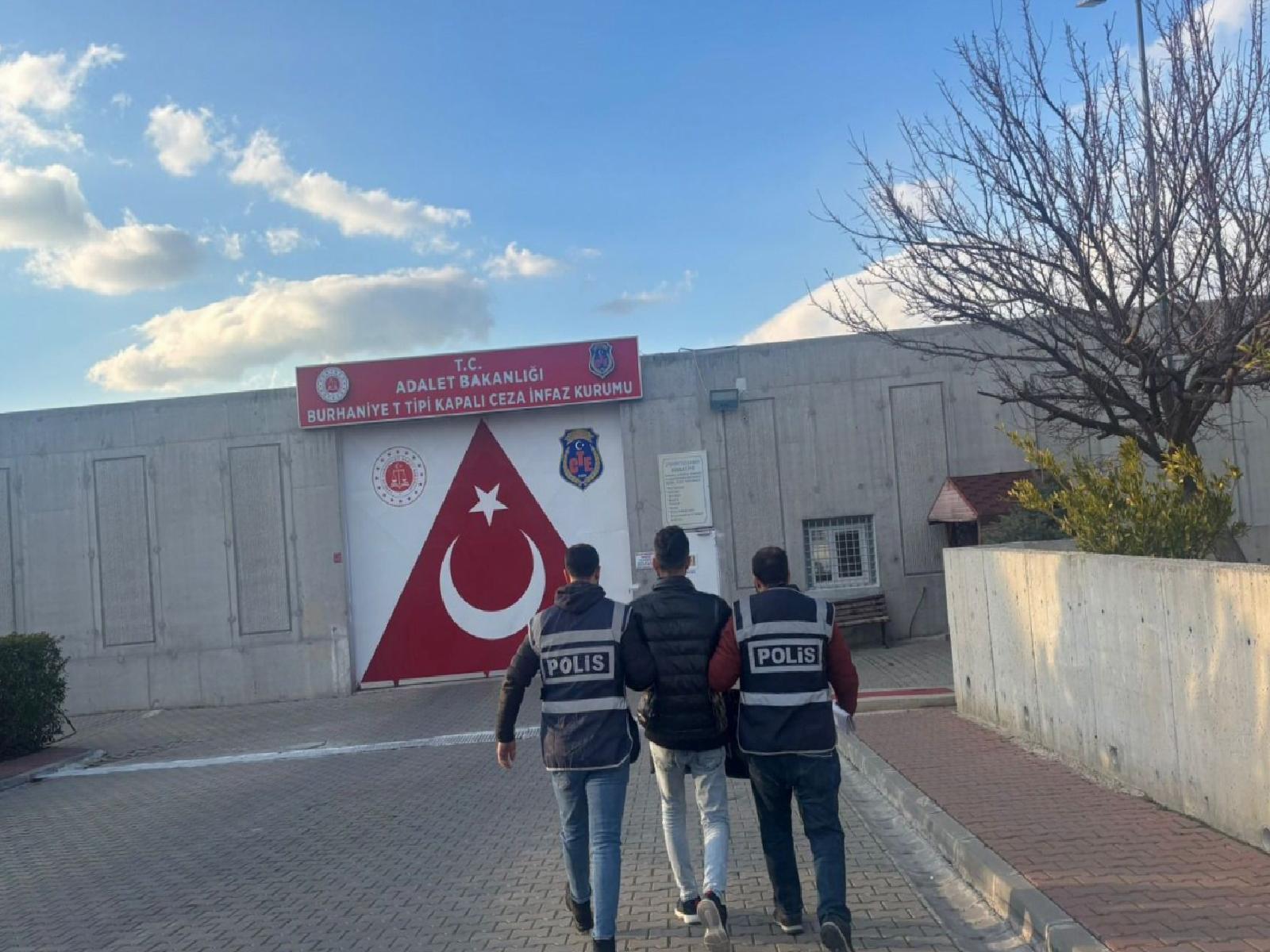 Balıkesir’de yediemin otoparkından 4 araç çalınmasına ilişkin 2 şüpheli tutuklandı haberi