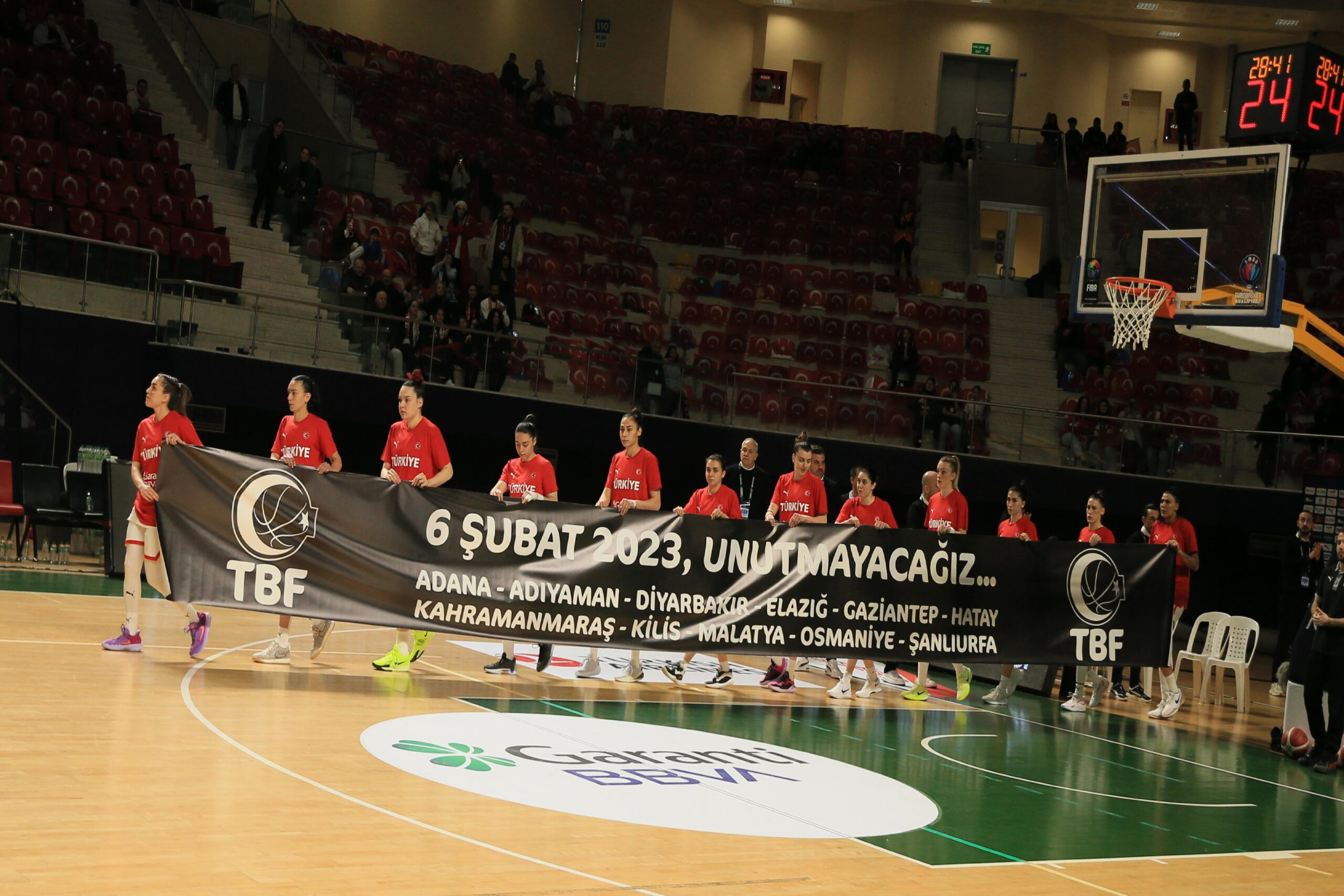 Basketbolda Türkiye-İzlanda maçının ardından haberi