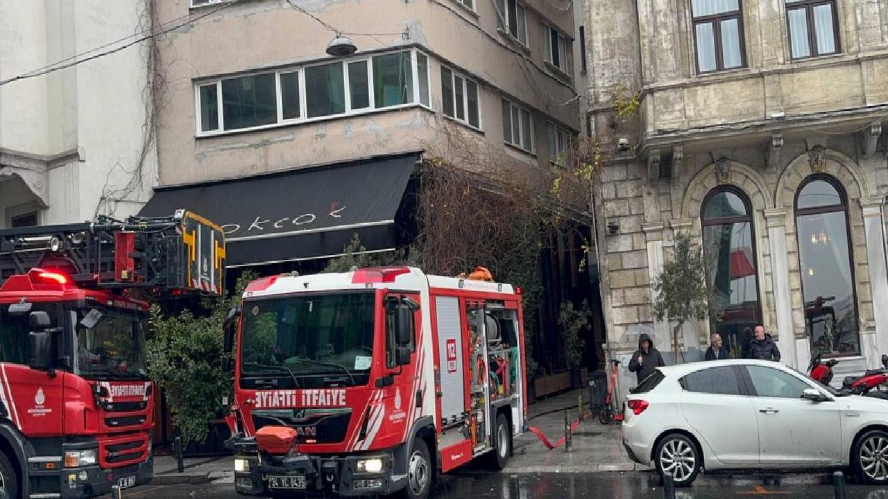 Beyoğlu’nda restoranda çıkan yangın söndürüldü haberi