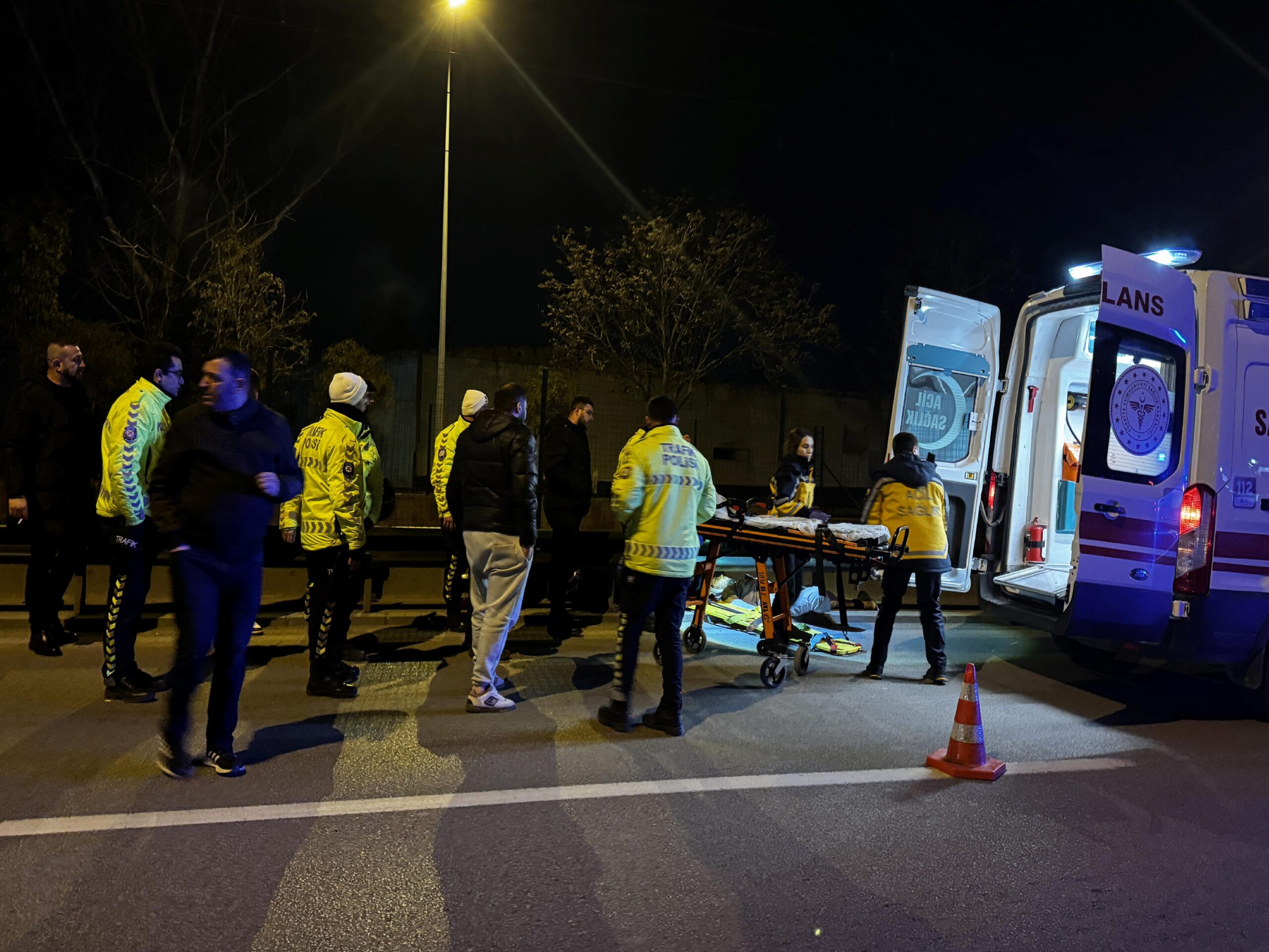 Bursa’da bariyerlere çarpan motosiklet sürücüsü ağır yaralandı haberi