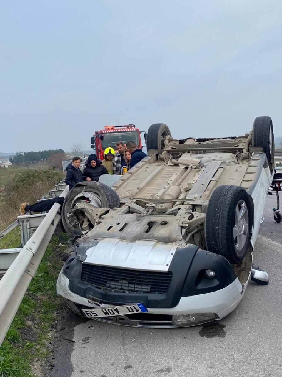 Bursa’da takla atan otomobildeki 3 kişi yaralandı haberi