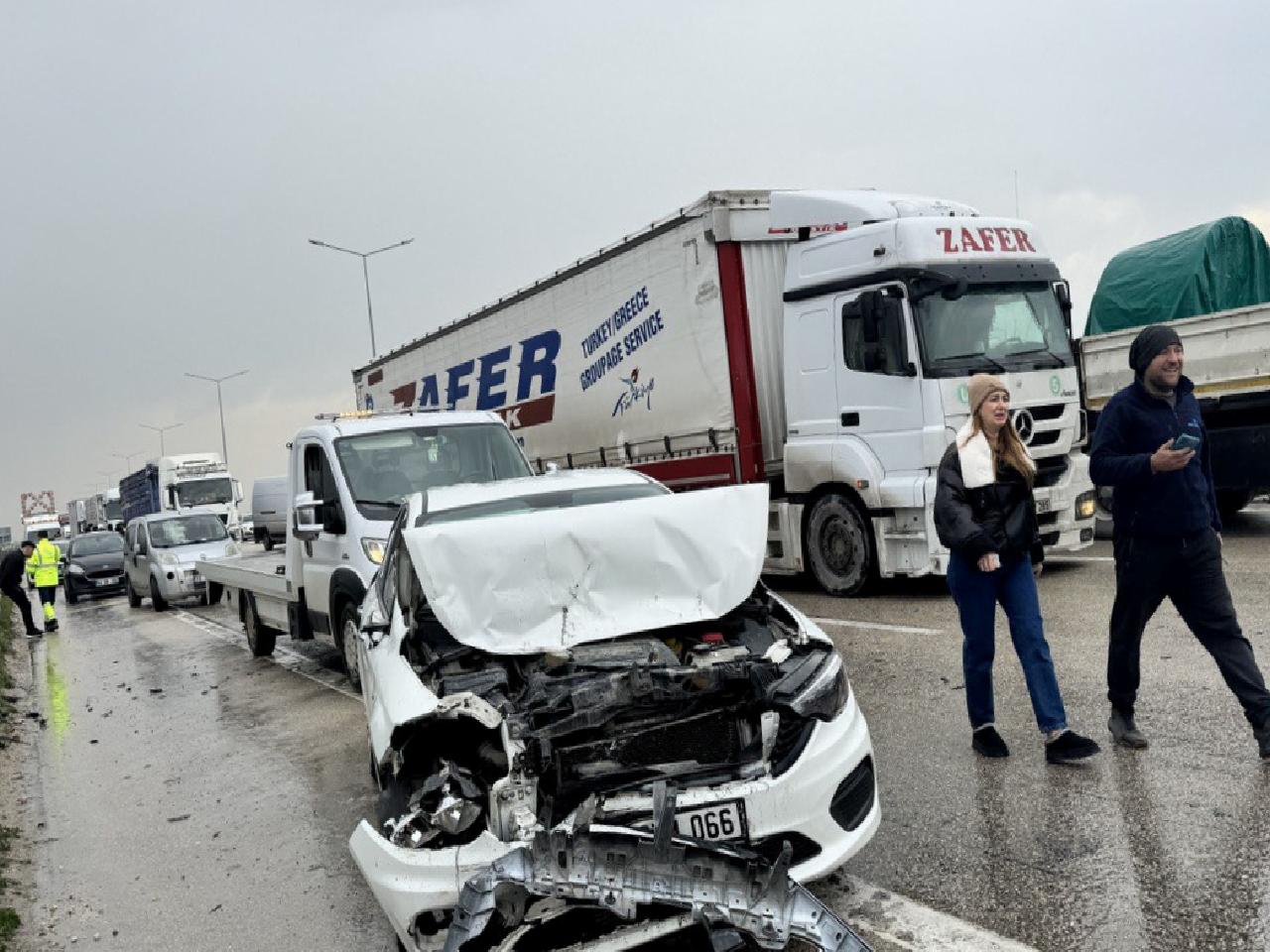 Bursa’daki kar yağışı trafik kazalarına neden oldu haberi