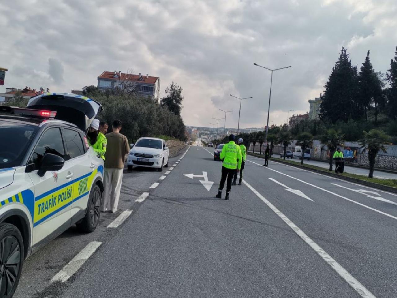 Bursa’daki trafik denetiminde 17 sürücüye ceza haberi