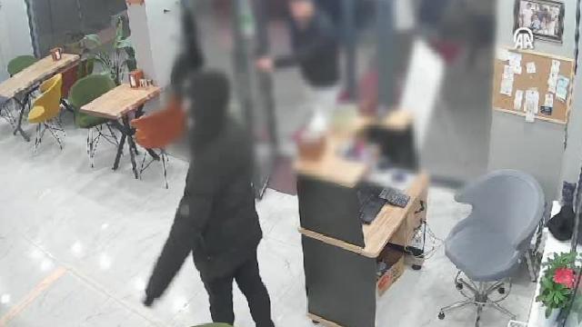 Büyükçekmece’de lokantadaki palalı kavgada 2 kişi yaralandı haberi