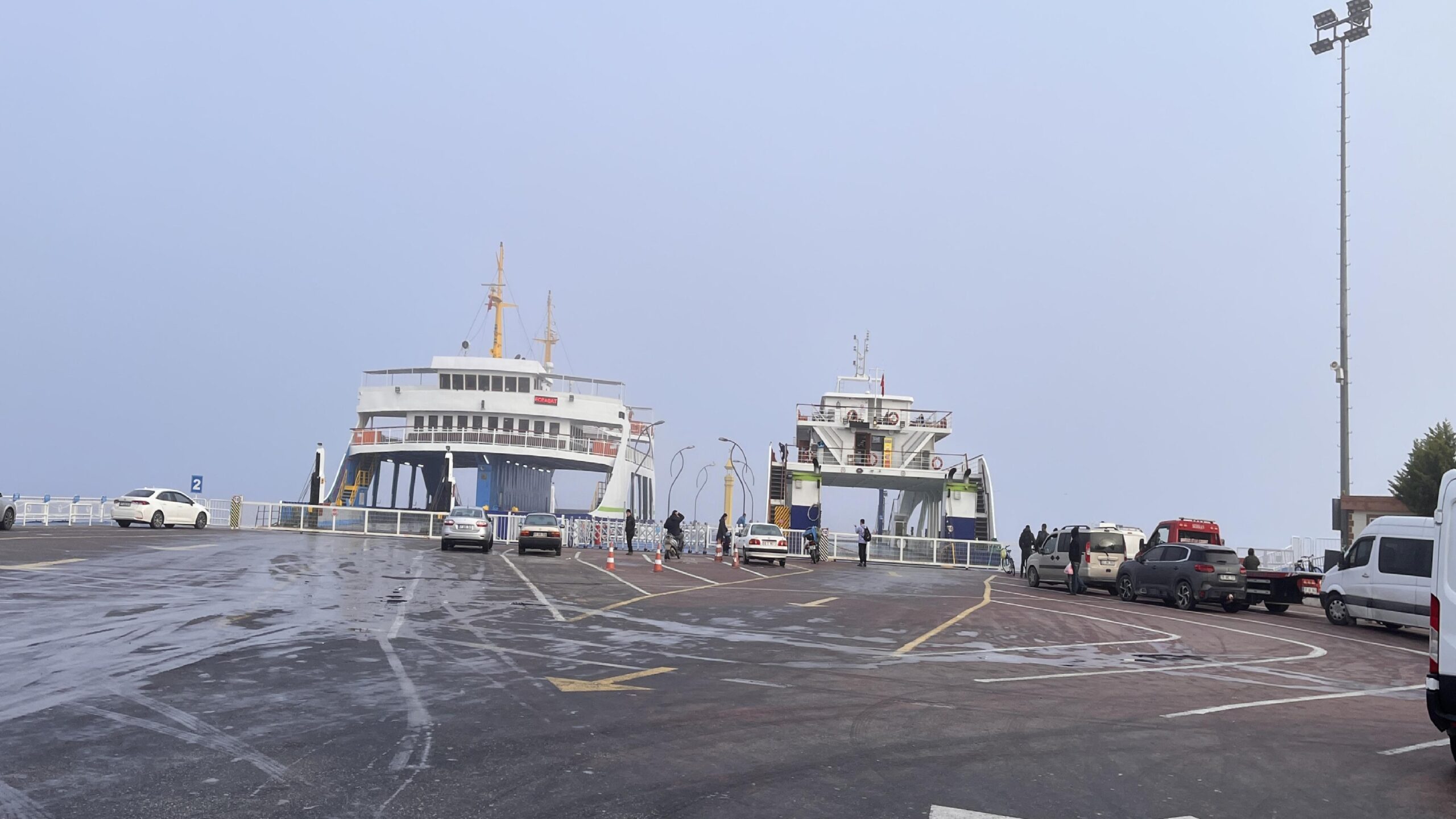 Çanakkale Boğazı sis nedeniyle transit gemi geçişlerine kapatıldı haberi