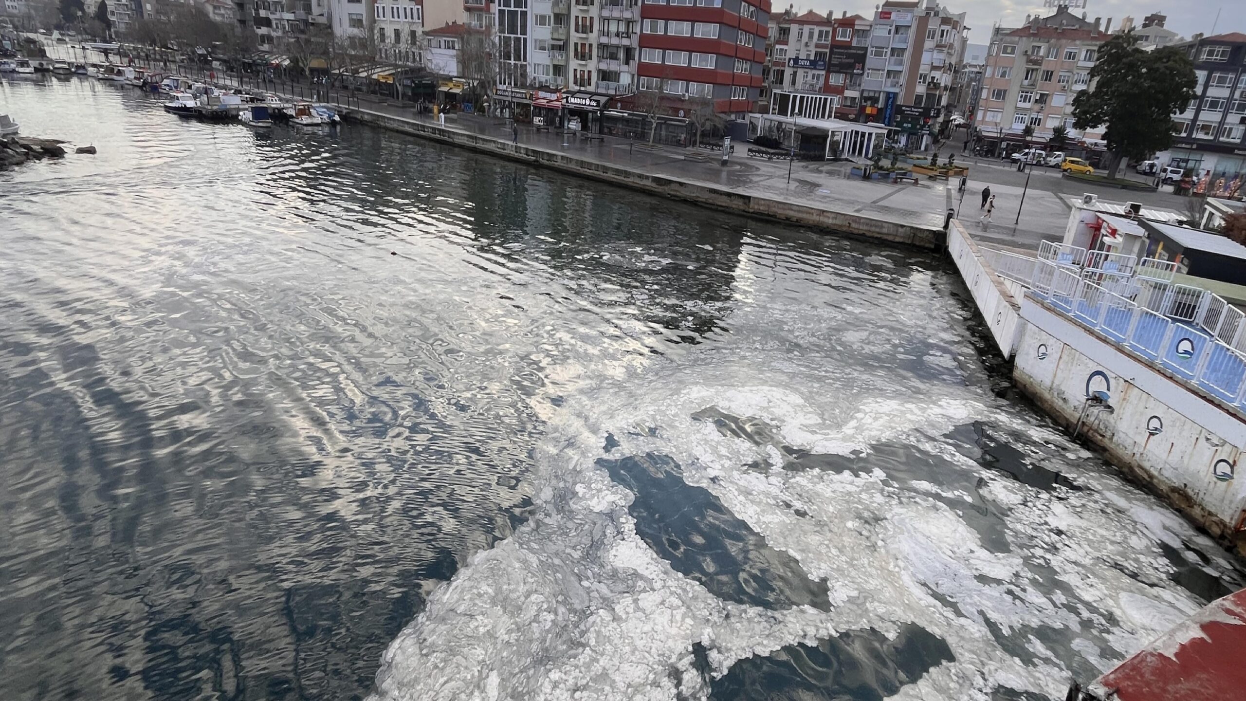 Çanakkale sahillerinde müsilaj görülmeye başlandı haberi