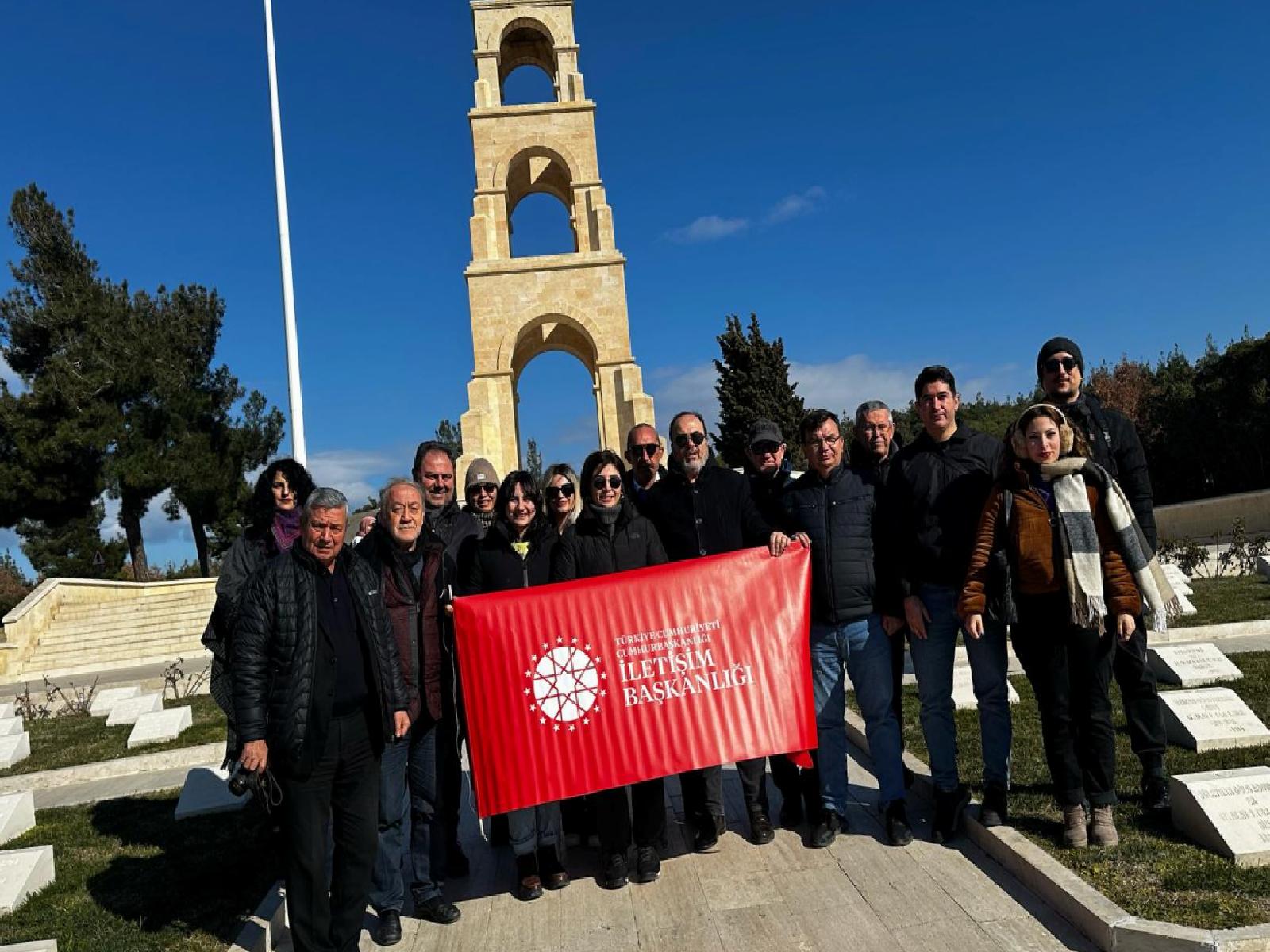 Çanakkale ve Balıkesirli gazeteciler, “Basın Köprüsü” etkinliğiyle şehitlikleri gezdi haberi