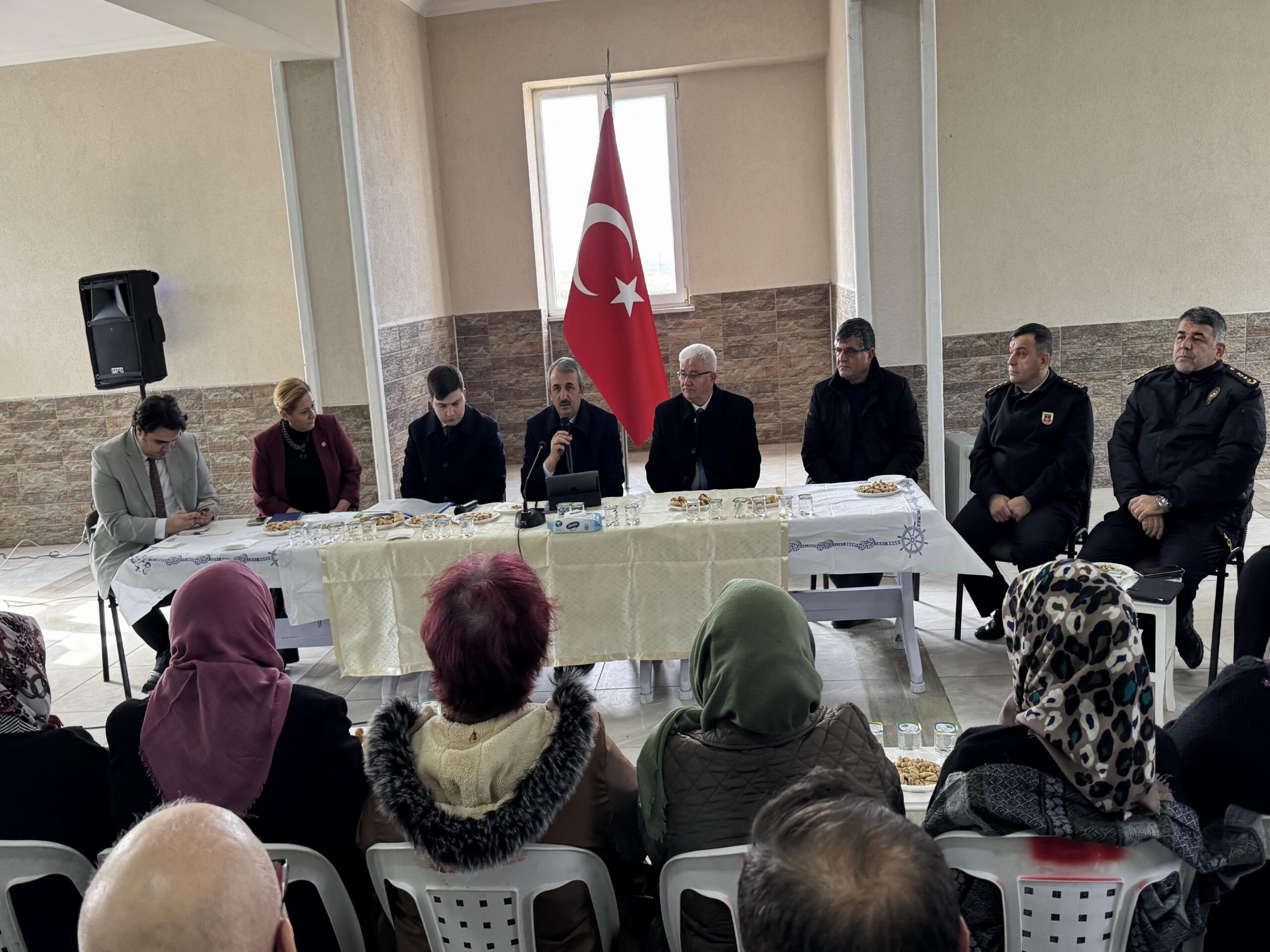 Edirne Valisi Sezer, Meriç ilçesinde muhtarlarla bir araya geldi haberi