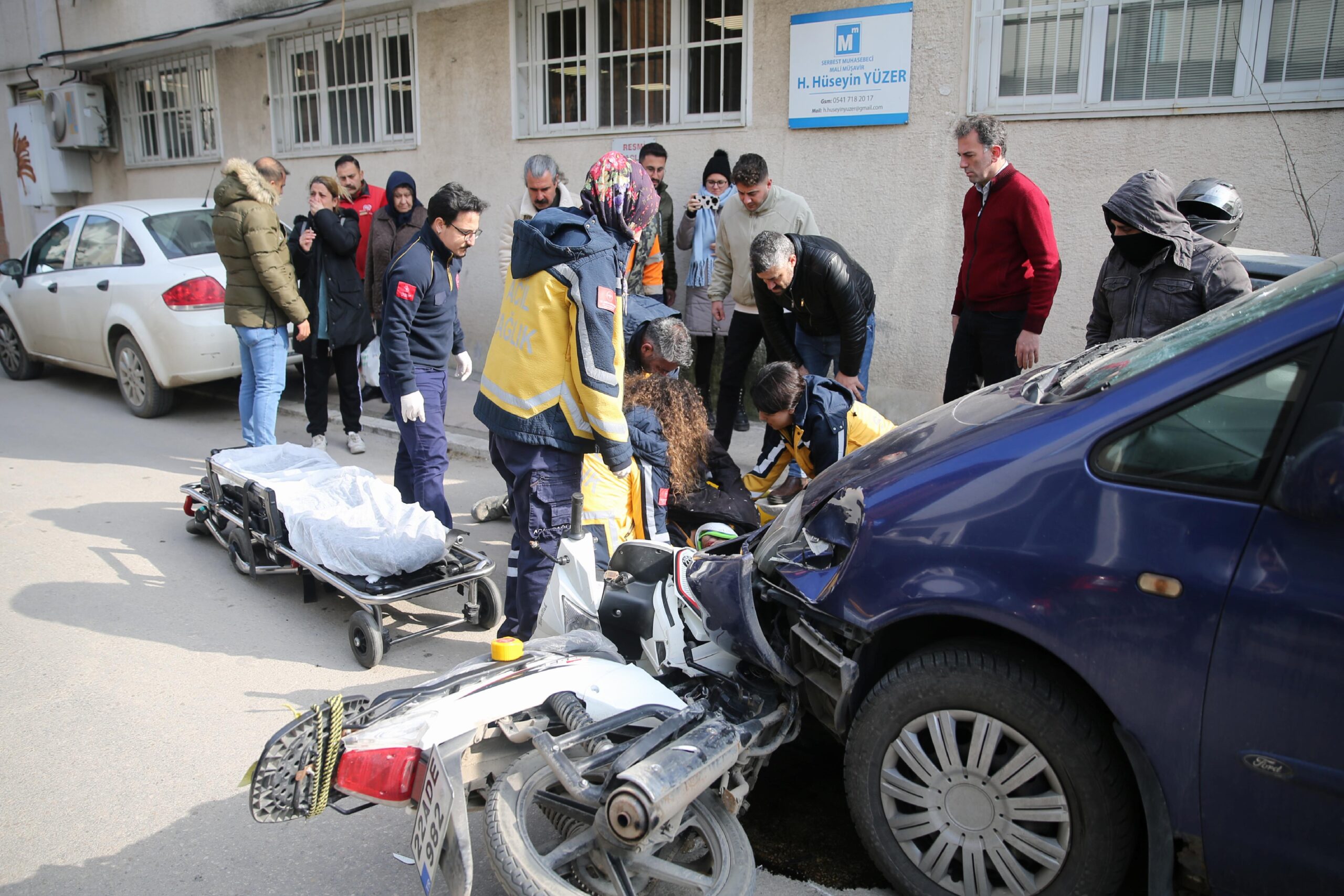 Edirne’de 2 kişinin yaralandığı motosiklet kazası kamerada haberi