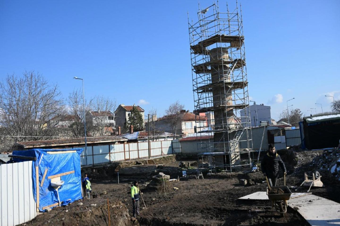 Edirne’de bugüne sadece minaresinin yarısı ulaşan tarihi camide restorasyon sürüyor haberi