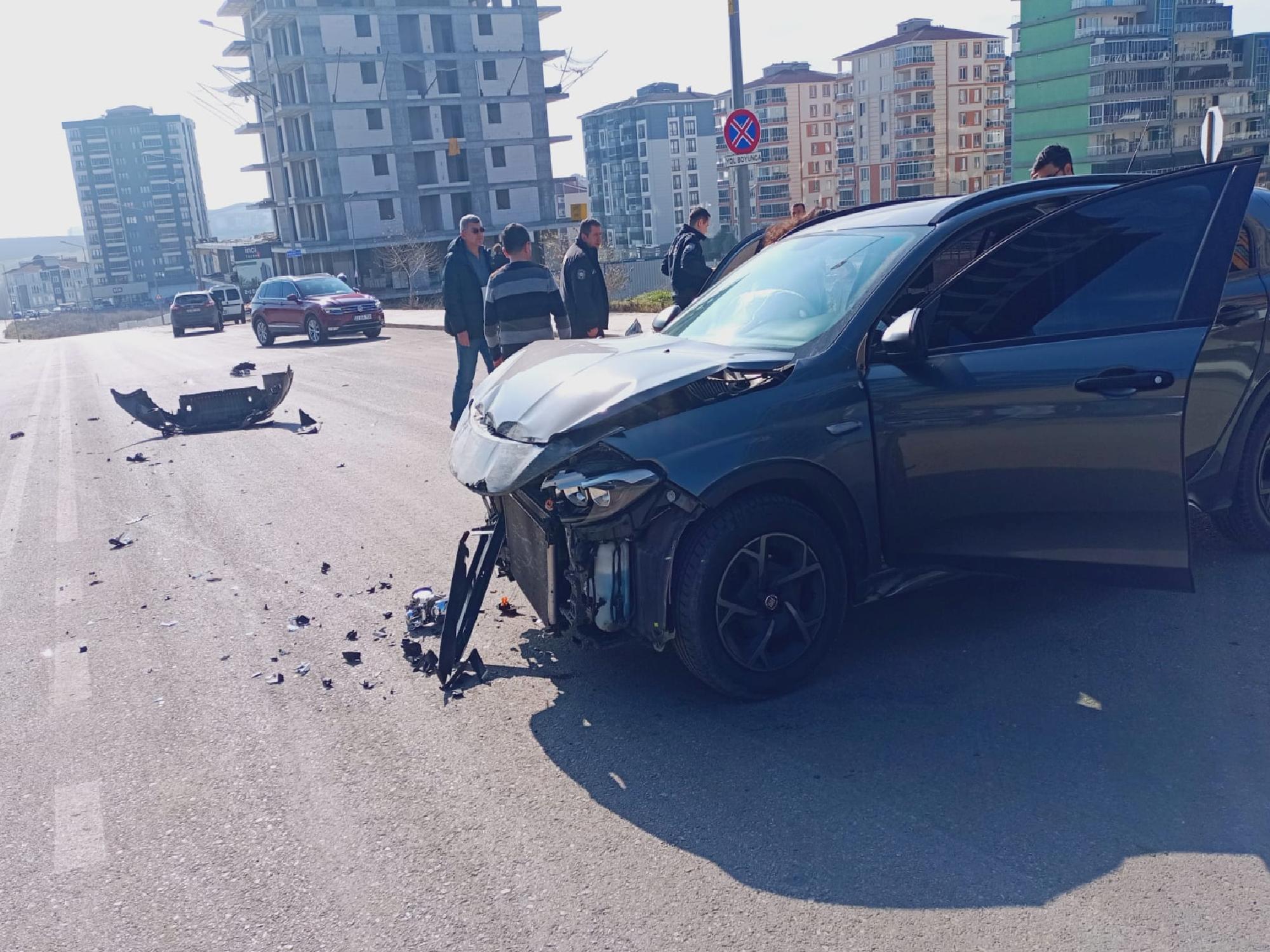 Edirne’de ciplerin çarpıştığı kazada 3 kişi yaralandı haberi