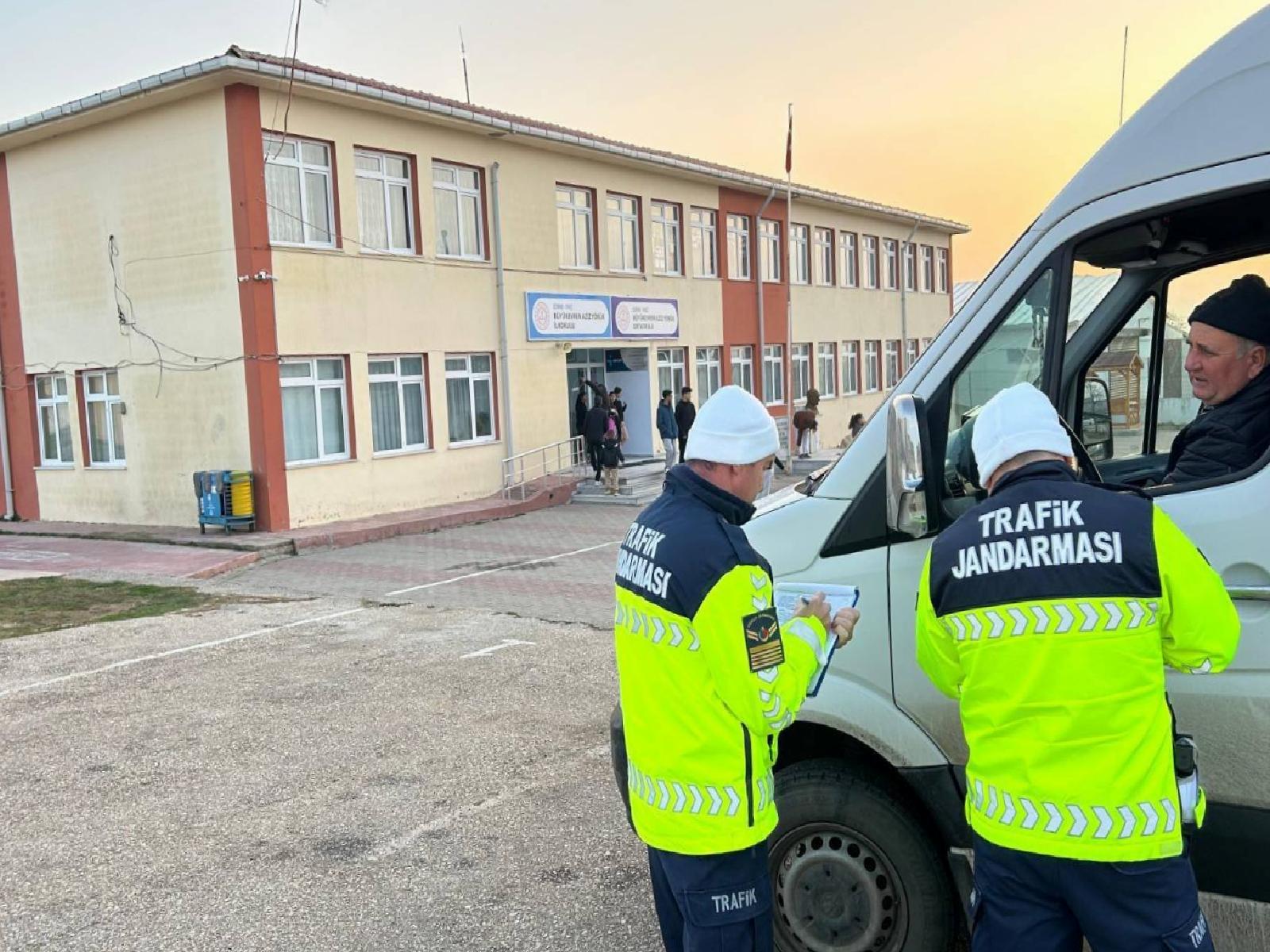 Edirne’de jandarma ekipleri okul servislerini denetledi haberi