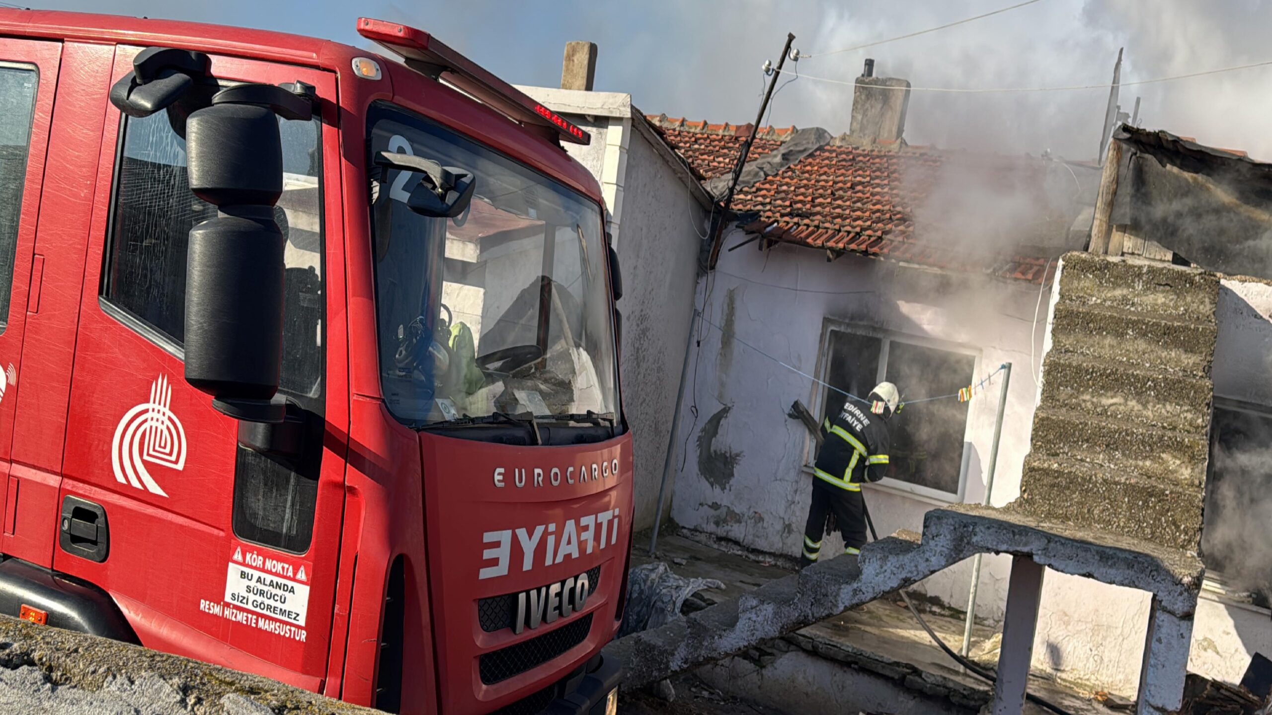 Edirne’de müstakil ev yangında kullanılamaz hale geldi haberi