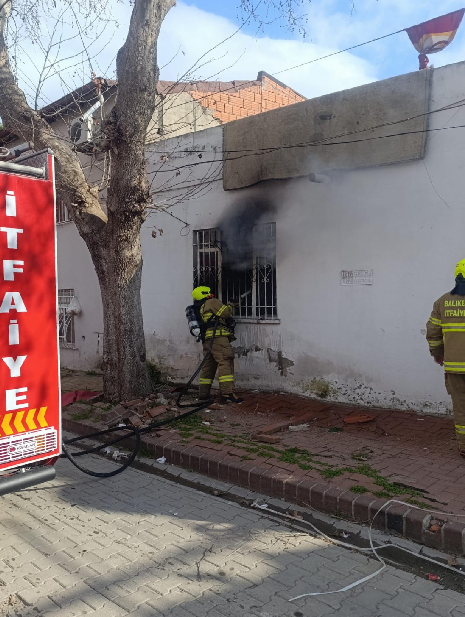 Edremit’te çıkan ev yangını söndürüldü haberi