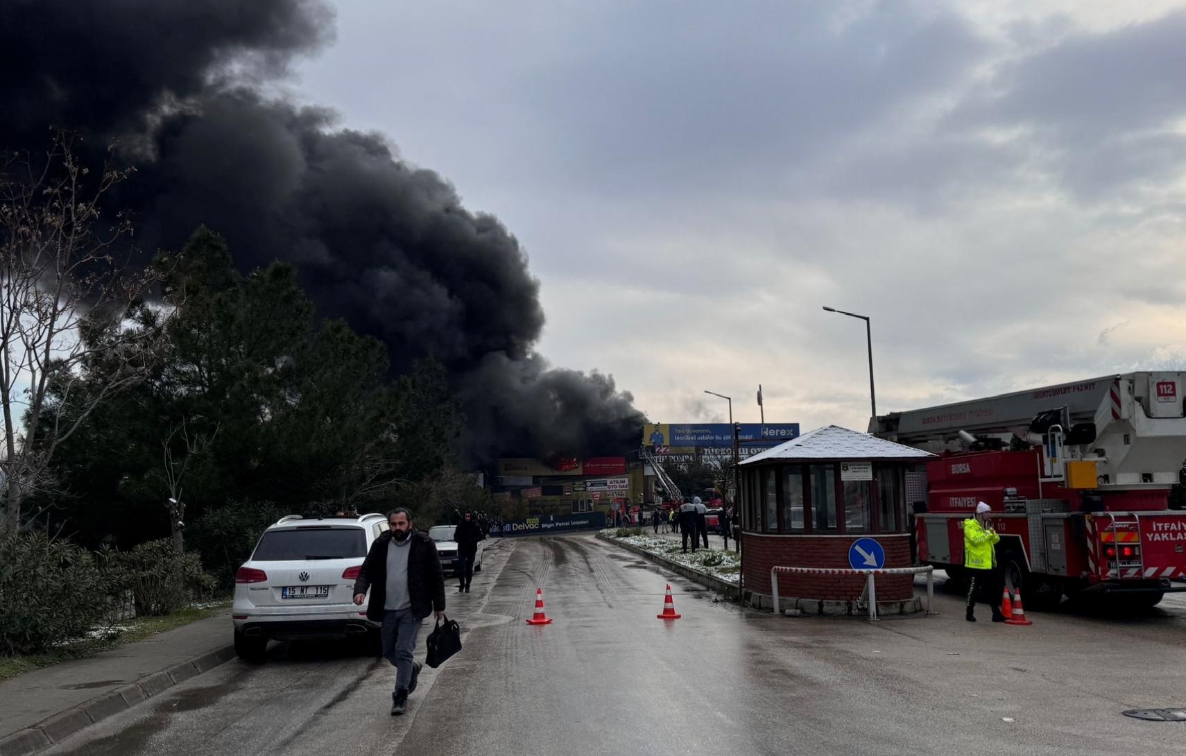 GÜNCELLEME 2 – Bursa’da madeni yağ dükkanında çıkan yangın söndürüldü haberi