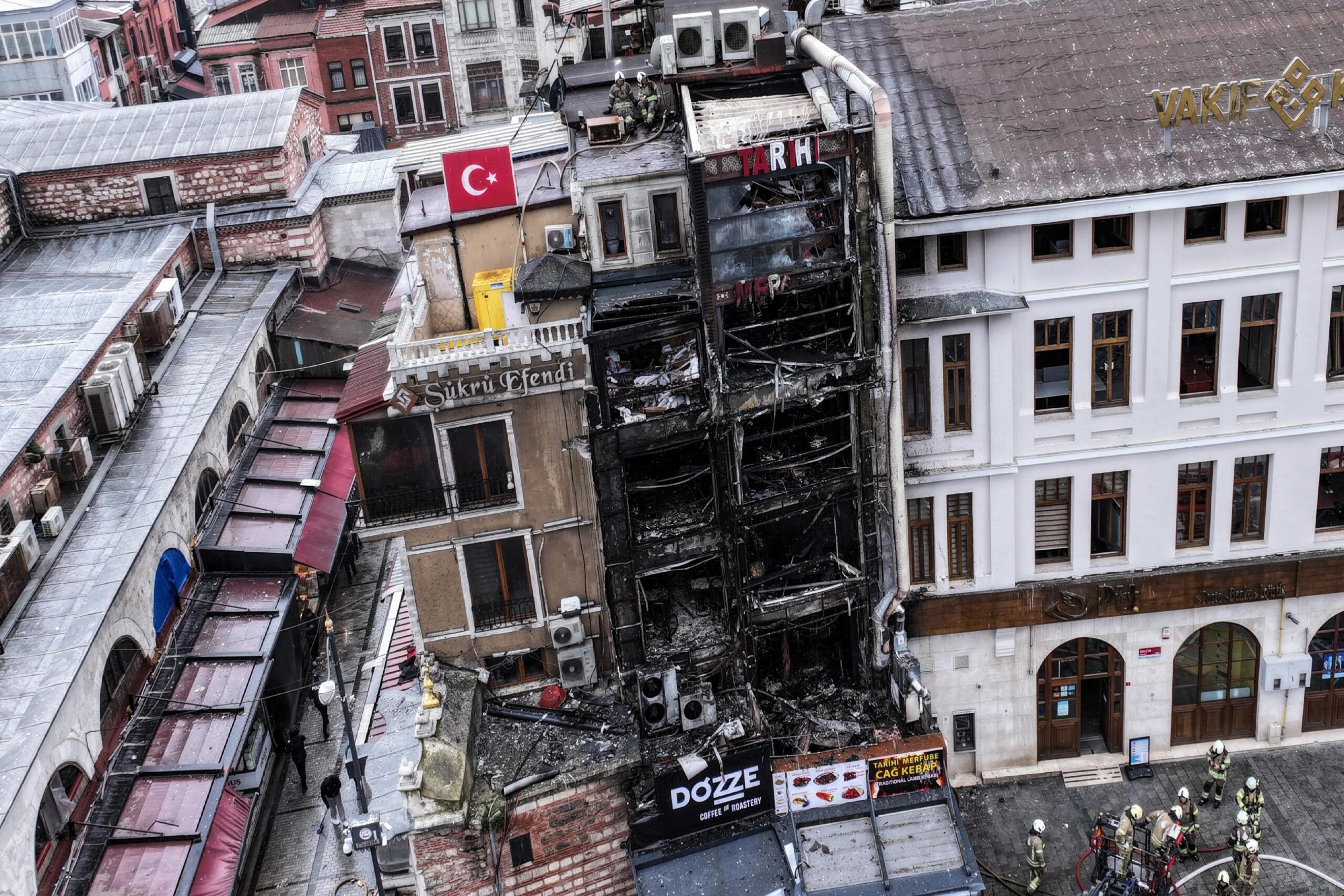 GÜNCELLEME – Fatih’te restoranda çıkan yangın söndürüldü haberi