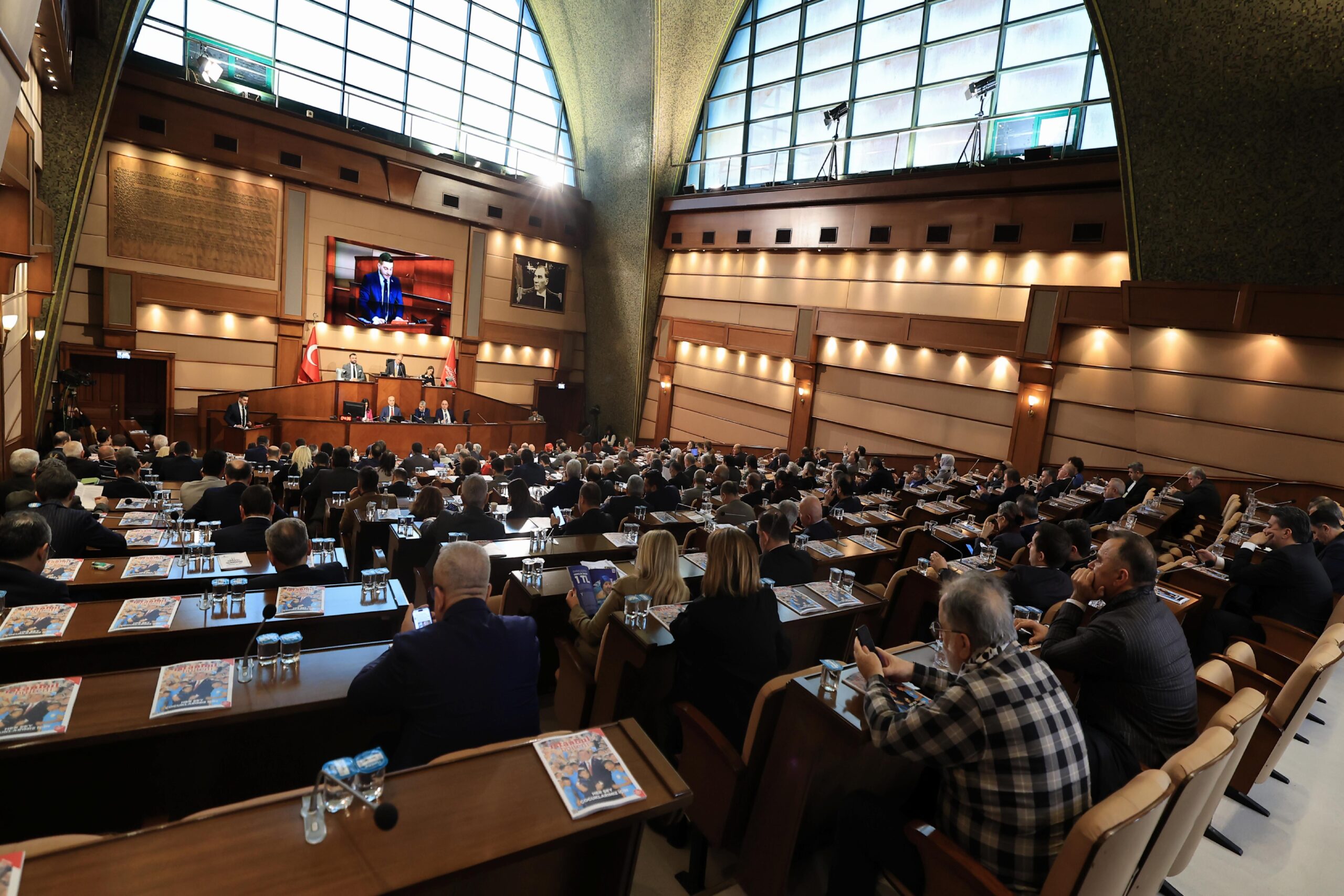 İBB Meclisinde bazı taşınmazların tahsis uzatma teklifleri görüşüldü haberi