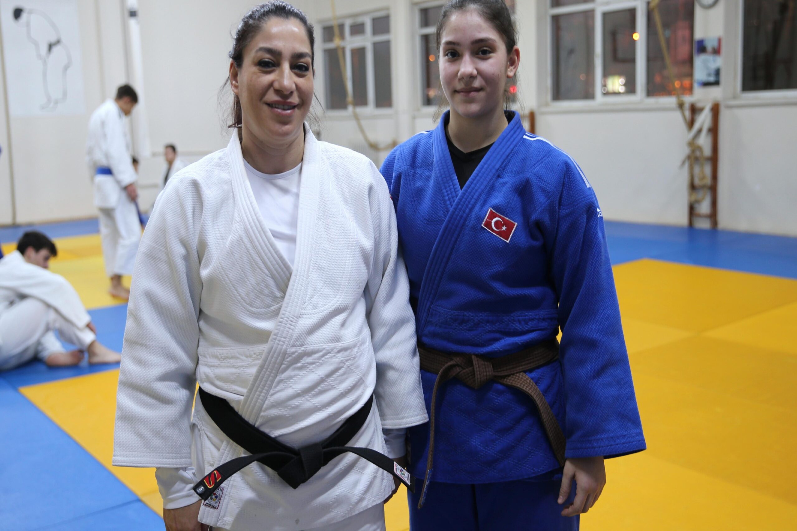 İlkleri başaran anne ile izinden giden kızının judo hikayesi haberi