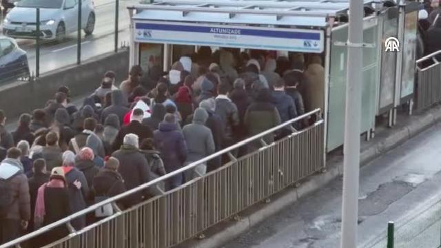 İstanbul’da haftanın ilk iş gününde trafik yoğunluğu yaşanıyor haberi