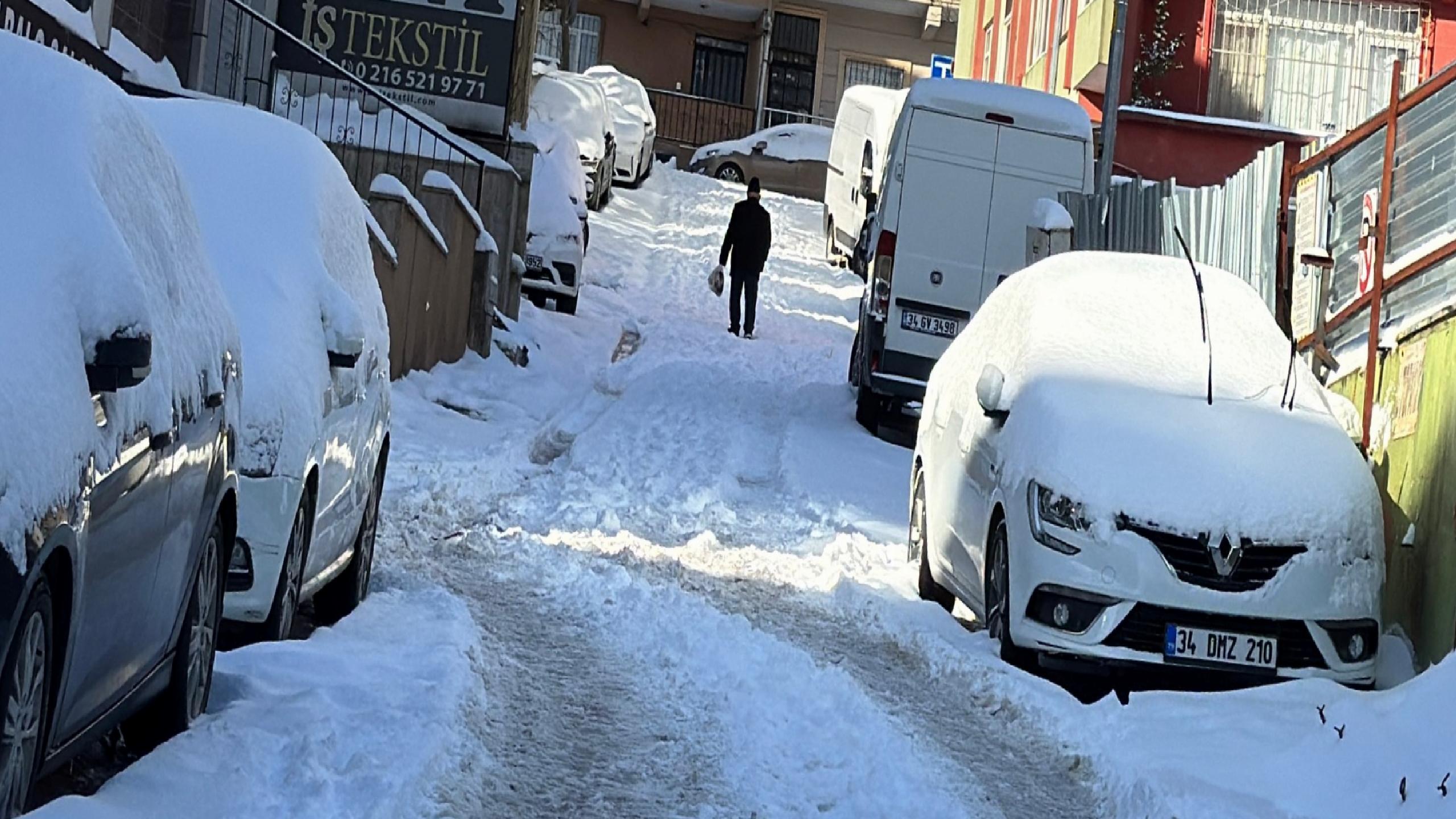 İstanbul’da kar yağışı aralıklarla etkili oluyor haberi