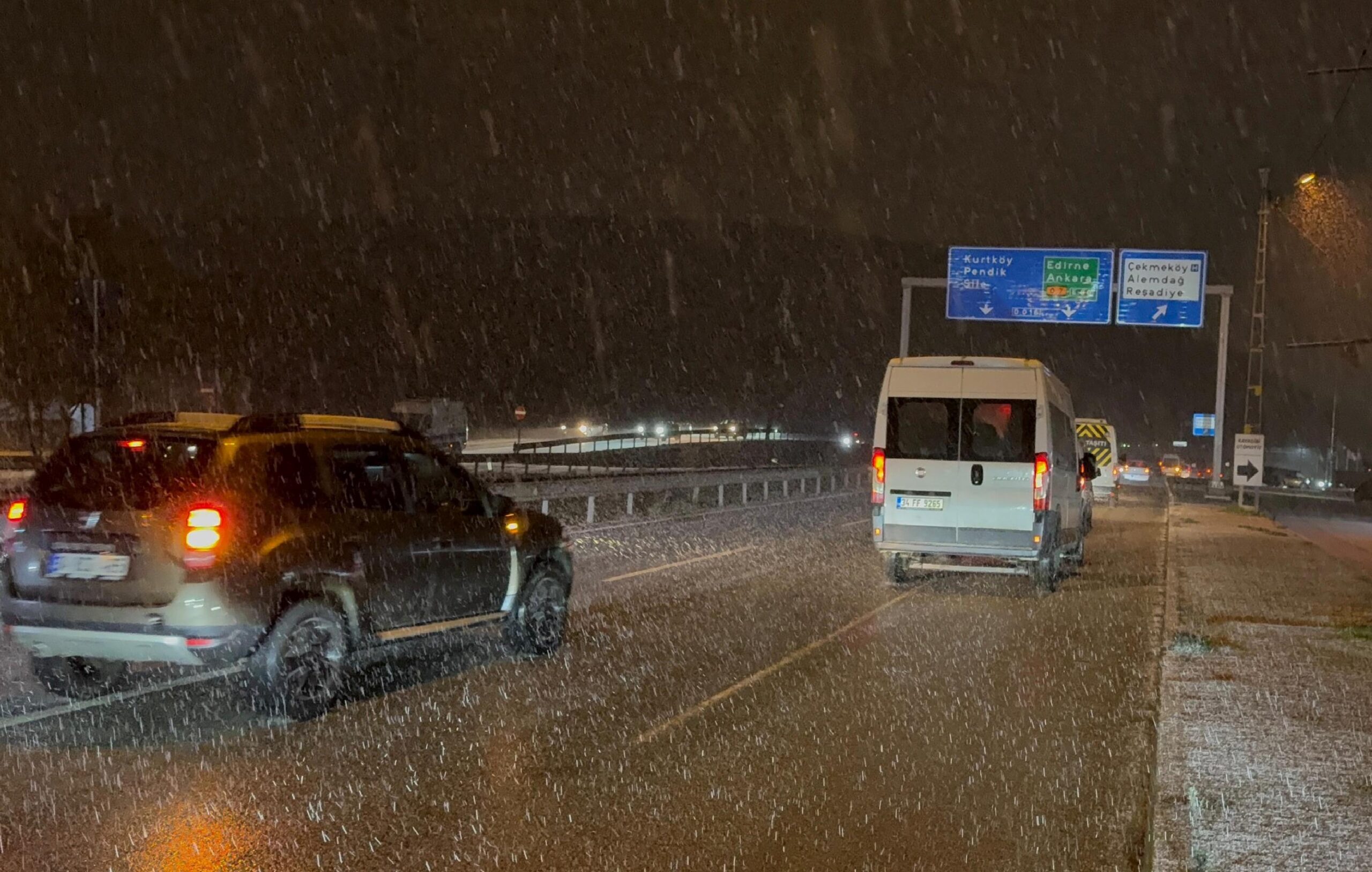 İstanbul’da kar yağışı aralıklarla sürüyor haberi