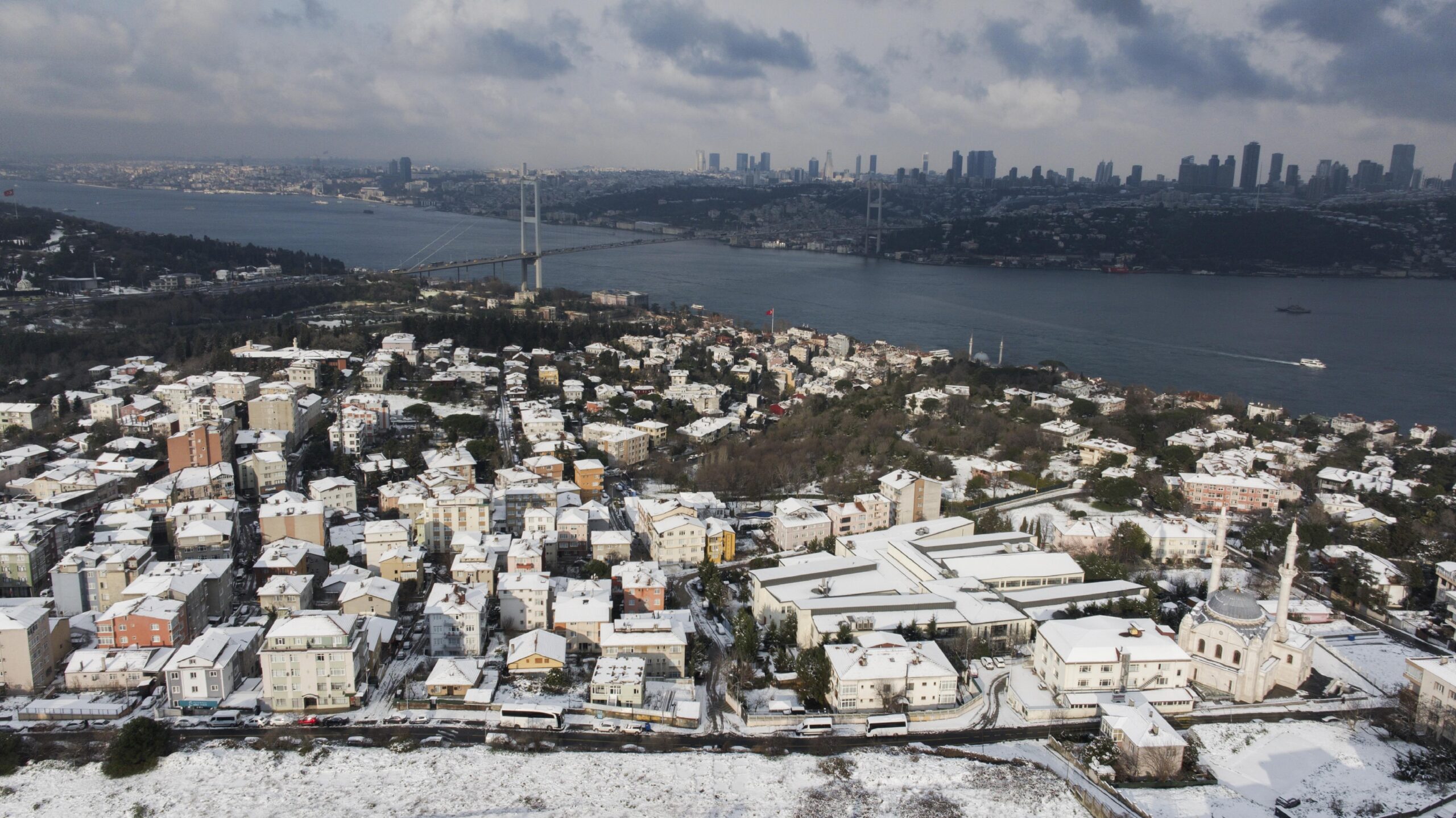 İstanbul’da kar yağışı aralıklarla sürüyor haberi