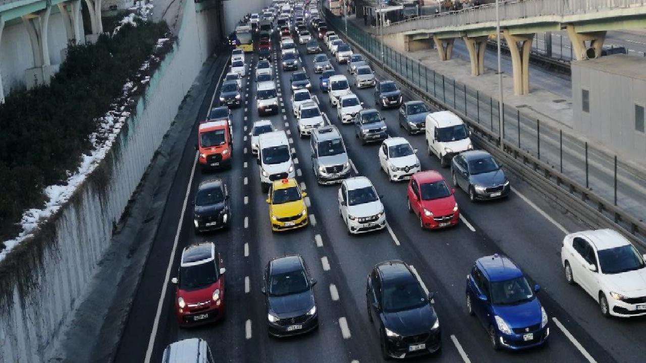 İstanbul’da sabah trafik yoğunluğu oluştu haberi