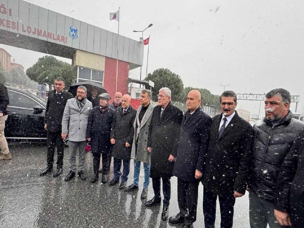 İYİ Parti Genel Başkanı Dervişoğlu, Ümit Özdağ’ı cezaevinde ziyaret etti haberi