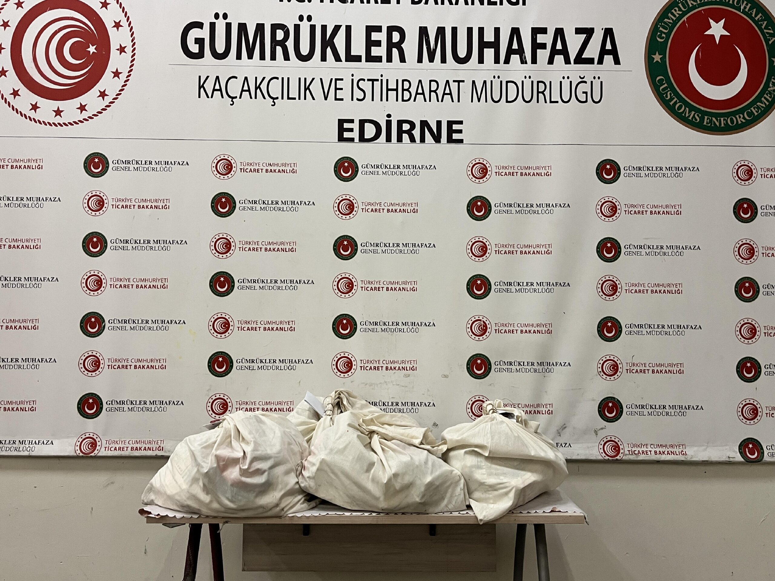 Kapıkule’de bir tırda 67 kilogram uyuşturucu ele geçirildi haberi