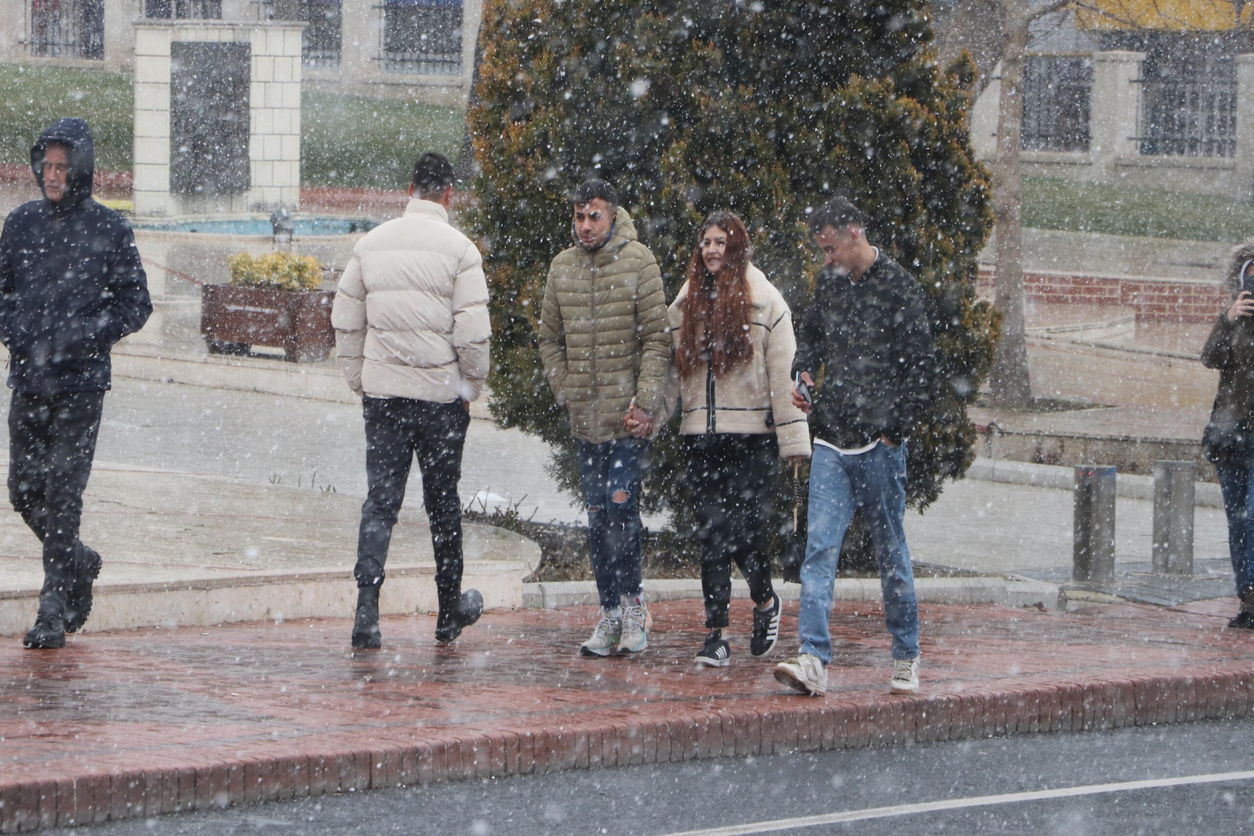 Kırklareli ve Tekirdağ’da kar yağışı etkili oluyor haberi