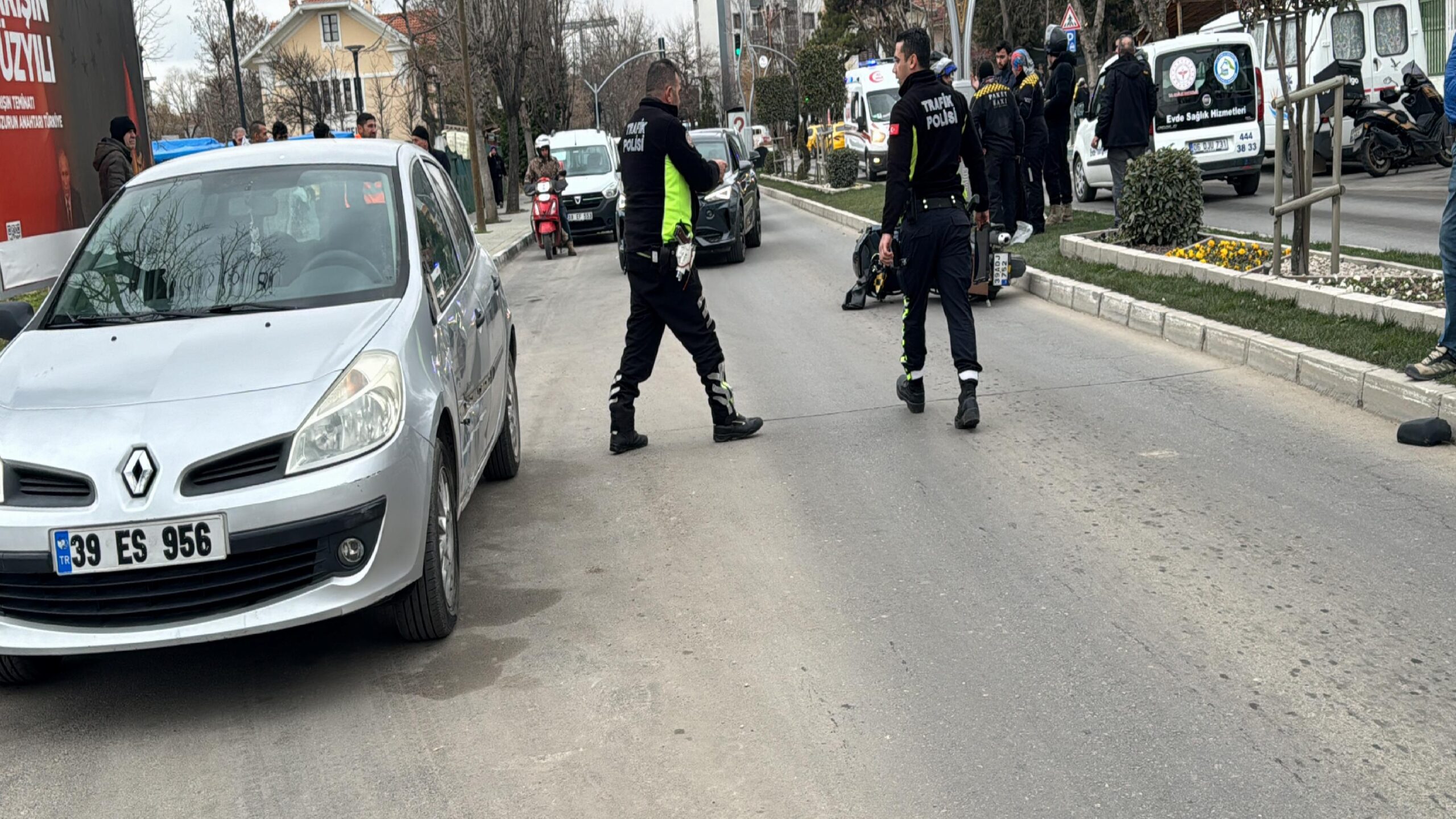 Kırklareli’nde otomobil ile çarpışan motosikletteki kurye yaralandı haberi