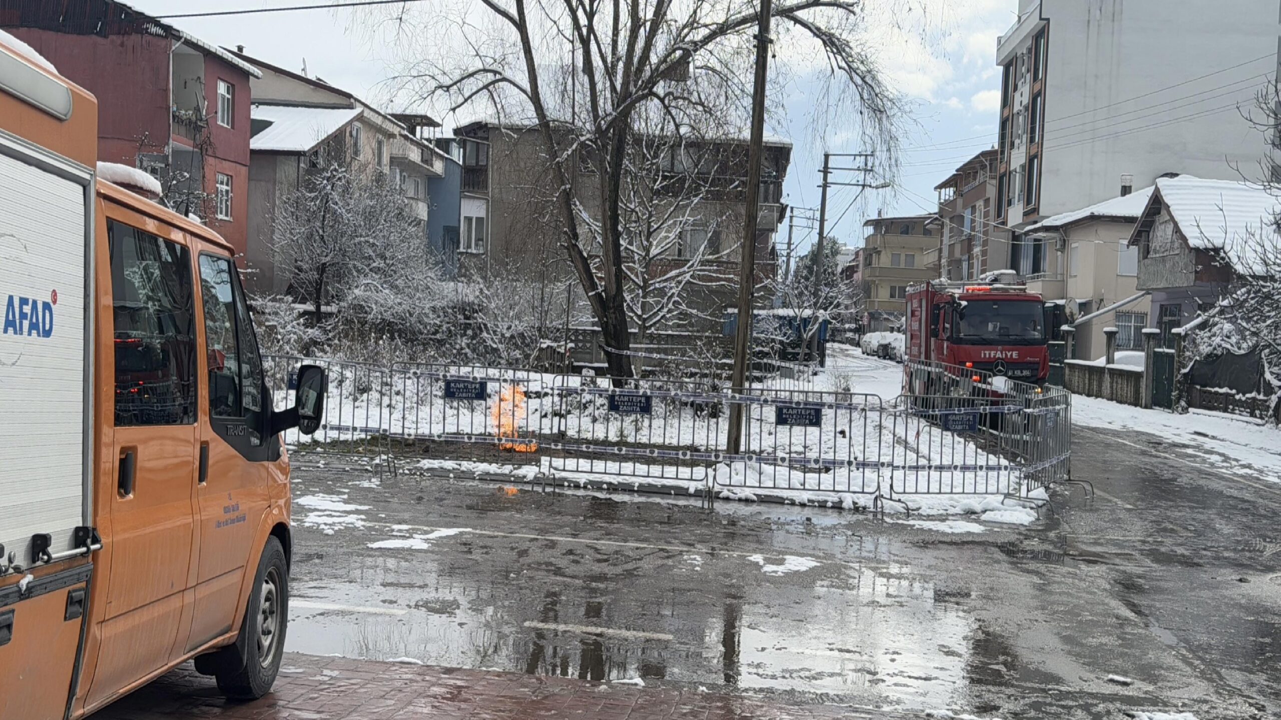 Kocaeli Valisi Aktaş, metan gazı yangınına ilişkin incelemede bulundu haberi