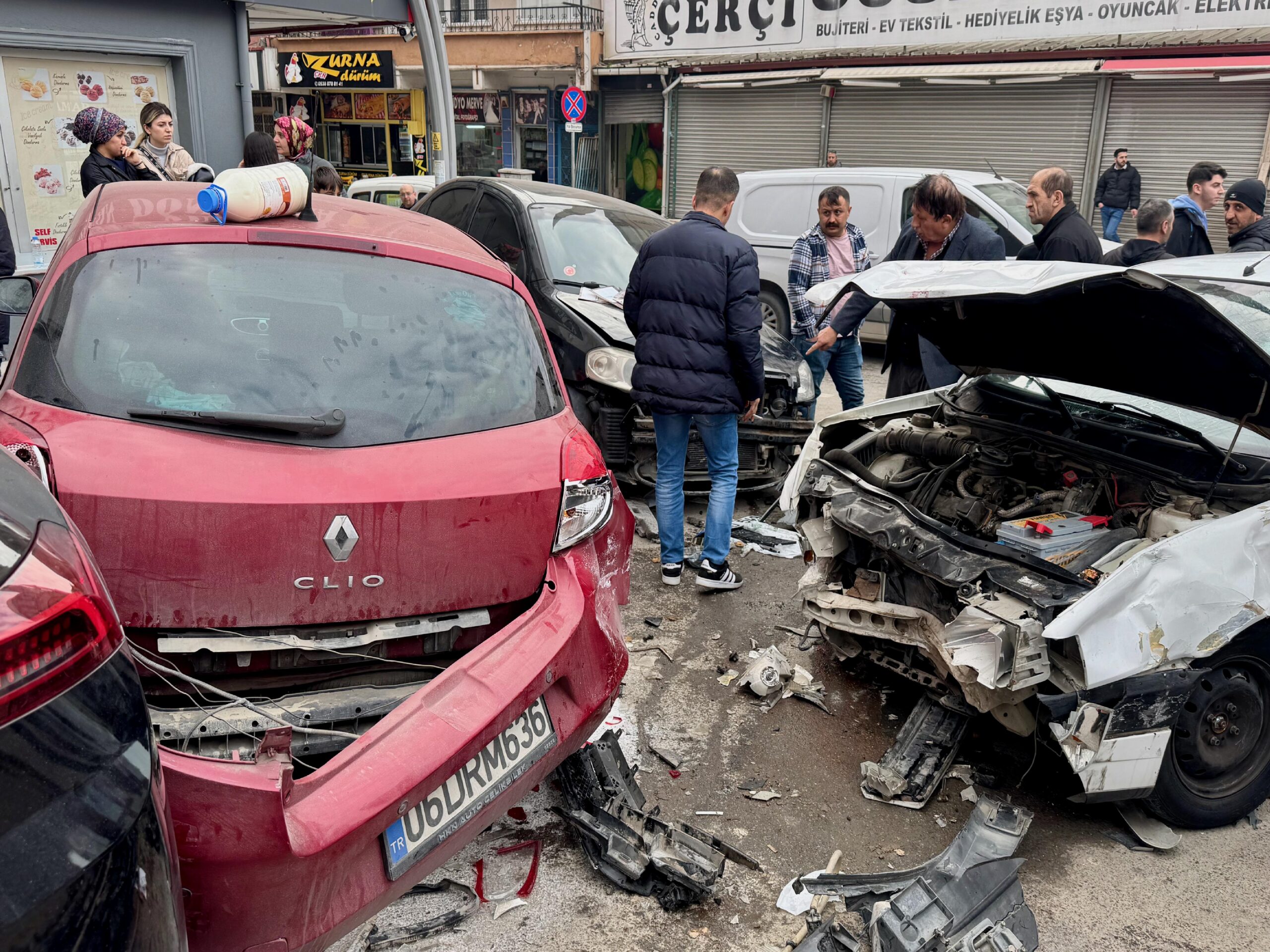 Kocaeli’de polisten kaçan ehliyetsiz sürücü, kaza yapınca yakalandı haberi