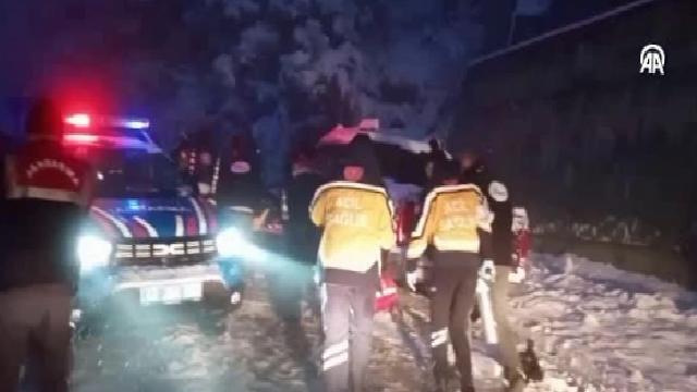 Kocaeli’de şarampole devrilen jandarma aracındaki 2 personel yaralandı haberi